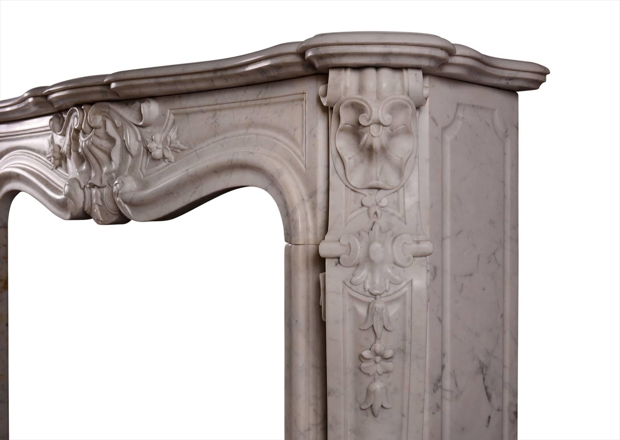 French Louis XVI Style Carrara Marble Fireplace In Good Condition For Sale In London, GB