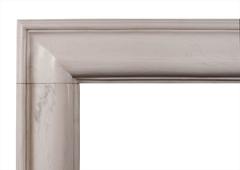 Bolection-Kamin aus weißem Marmor