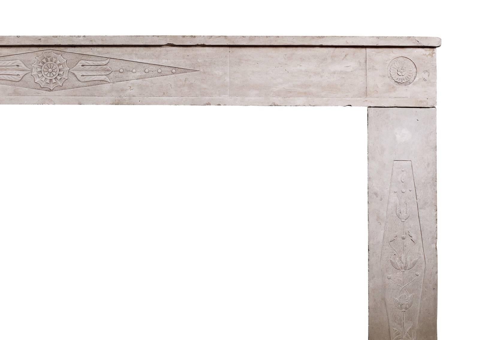 Louis XVI Cheminée française d'antiquités style Directoire avec une touche égyptienne en vente