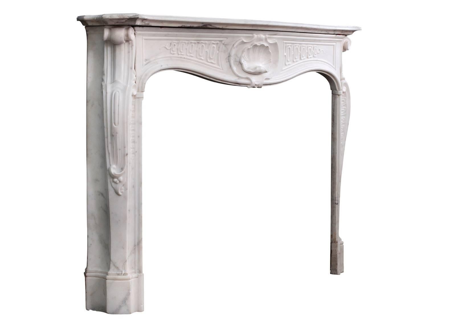 Rococo Quality 18th Century Antique Italian Fireplace in Statuary Marble For Sale