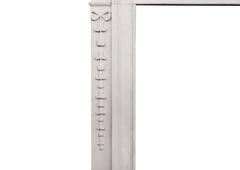 Attraente caminetto in marmo bianco in stile Giorgio III