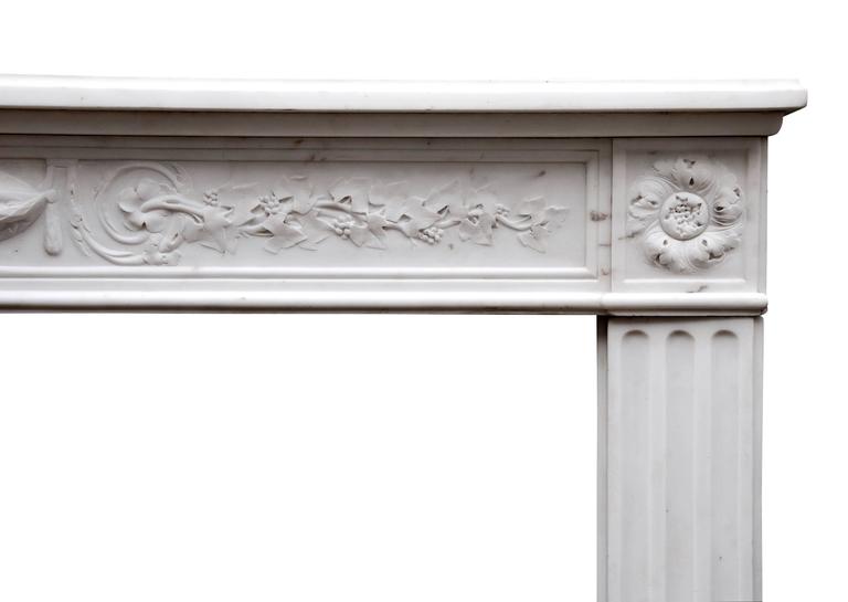 Period 18th Century French Louis XVI Statuary Marble Fireplace In Good Condition For Sale In London, GB