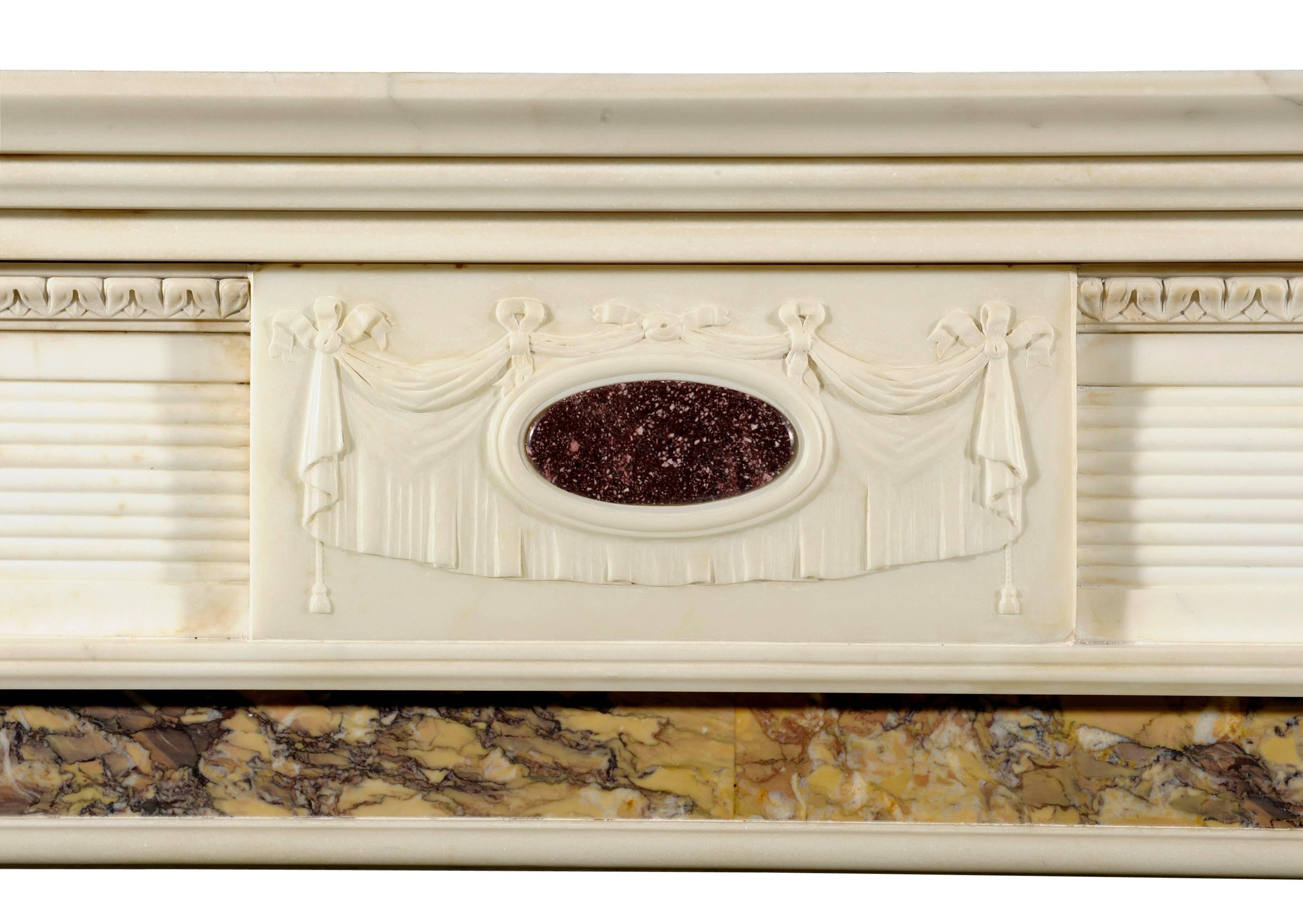 Regency Style Statuary Marble Chimneypiece Inlaid with Porphyry In Good Condition For Sale In London, GB
