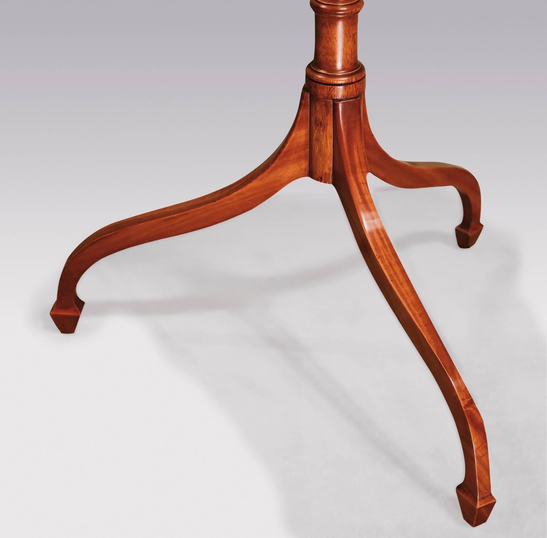 Pair Of Late 18th Century Sheraton Period Satinwood Tripod Tables. In Good Condition In London, GB