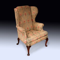 Fauteuil à oreilles ancien en noyer, datant du début du XVIIIe siècle