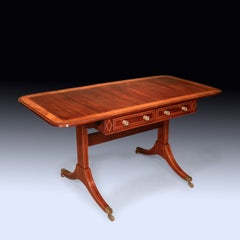 Table basse ancienne de l'époque de George III, en acajou et bois satiné