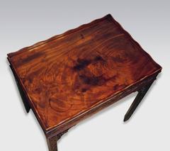 Tavolo d'argento in mogano del periodo Chippendal