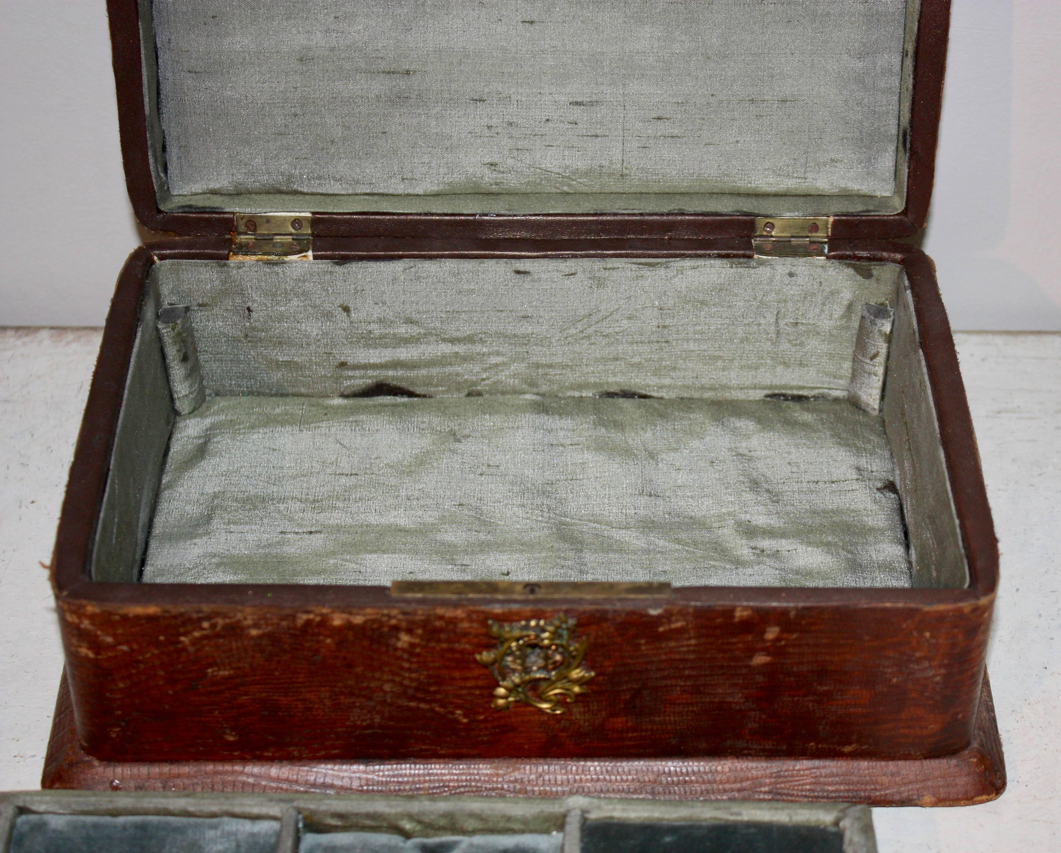 Early 20th Century Leather Jewellery Box In Good Condition In Copenhagen, K