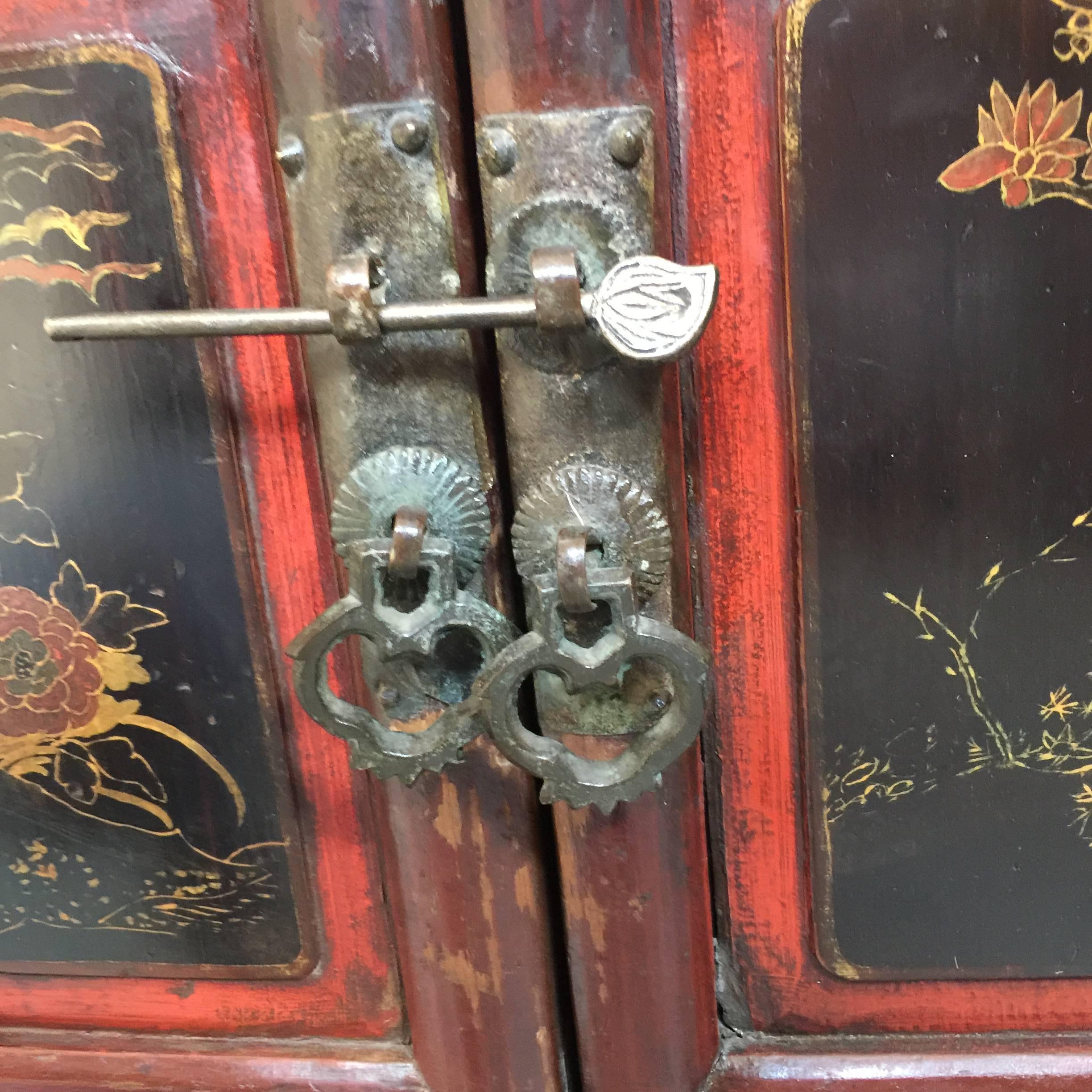 Early 20th Century Chinese Cabinet For Sale 4