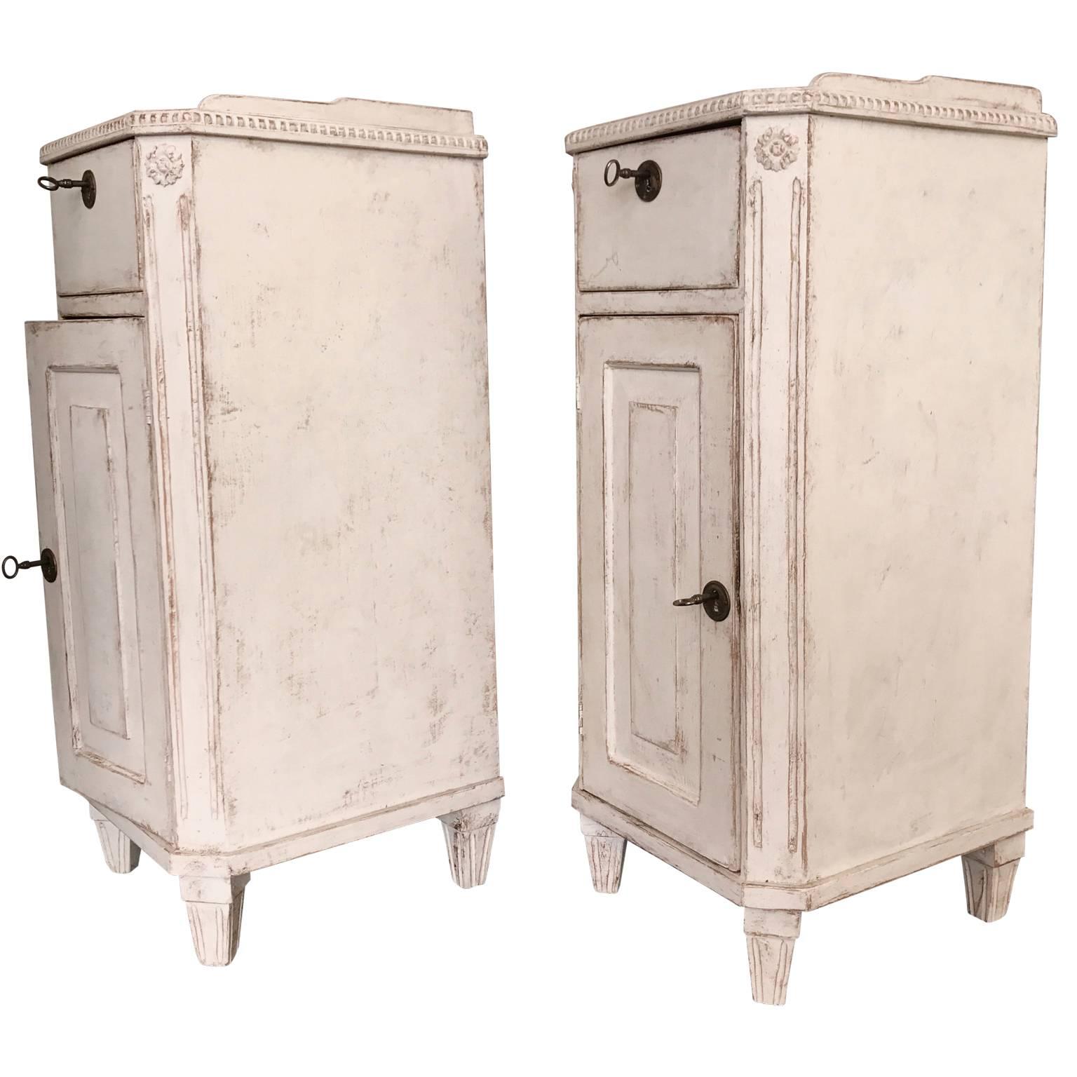 Painted Pair of 19th Century Gustavian Light-Gray Nightstands or Bedside Tables