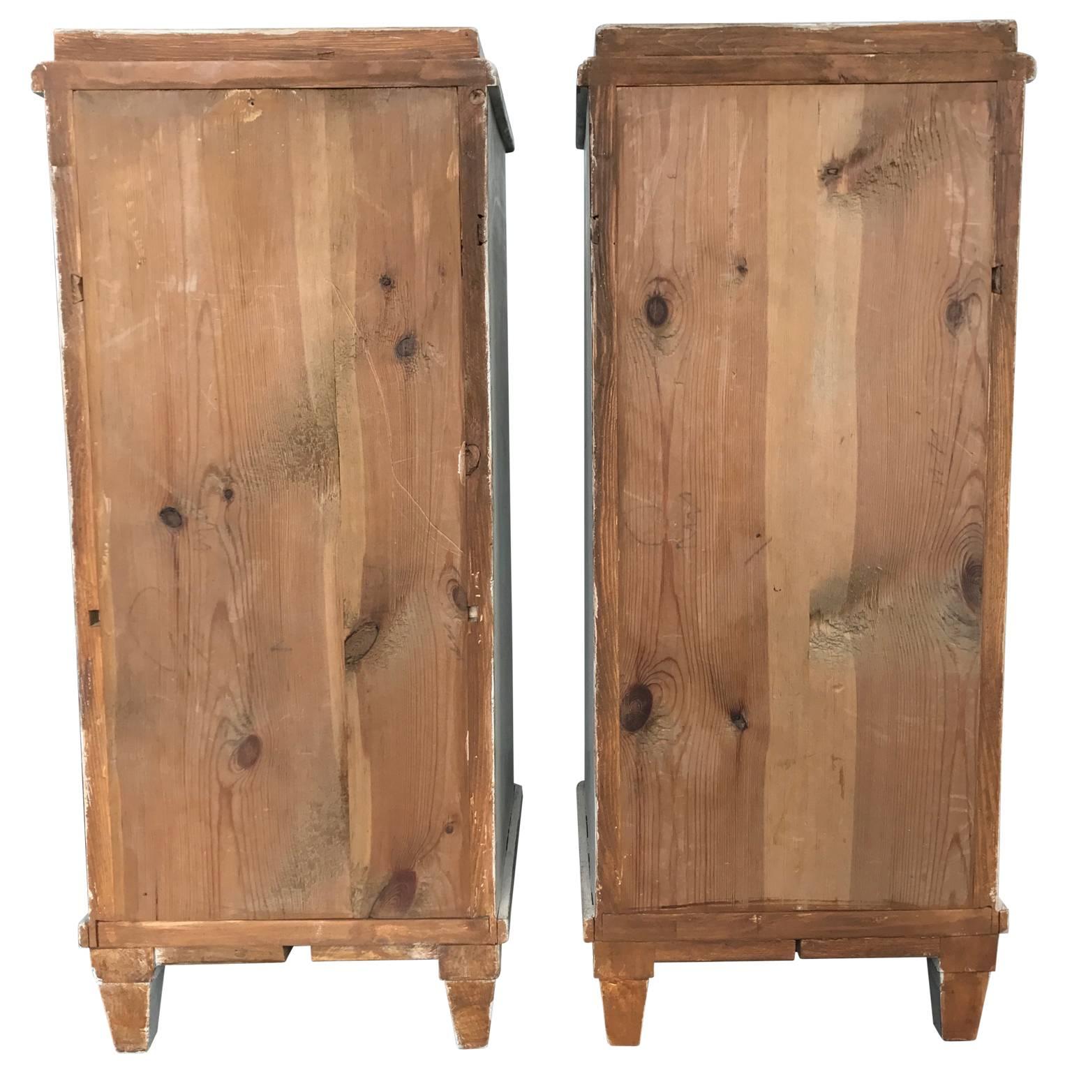 Pair of 19th Century Gustavian Light-Gray Nightstands or Bedside Tables 4