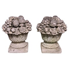 Paire de corbeilles à fruits en pierre moulée