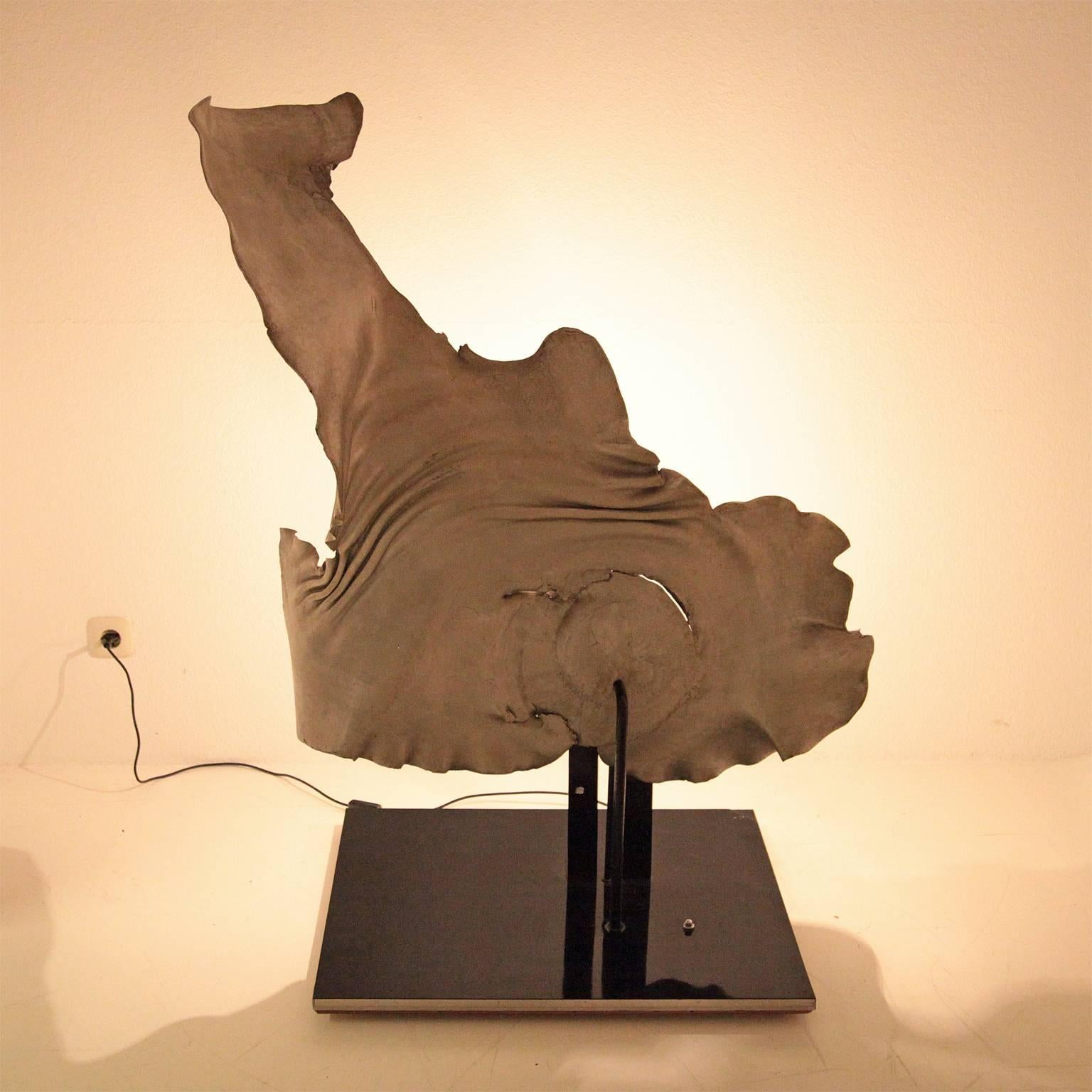Moderne Beleuchtungsskulptur aus gemelzenem Aluminium, prob. Italien, 20. Jahrhundert im Zustand „Hervorragend“ im Angebot in Greding, DE