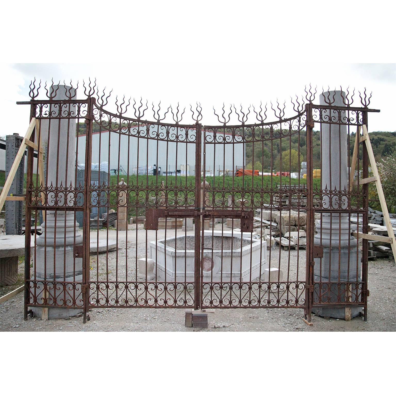 Large Wrought Iron Gate, Italy, 1790-1800 In Good Condition In Greding, DE