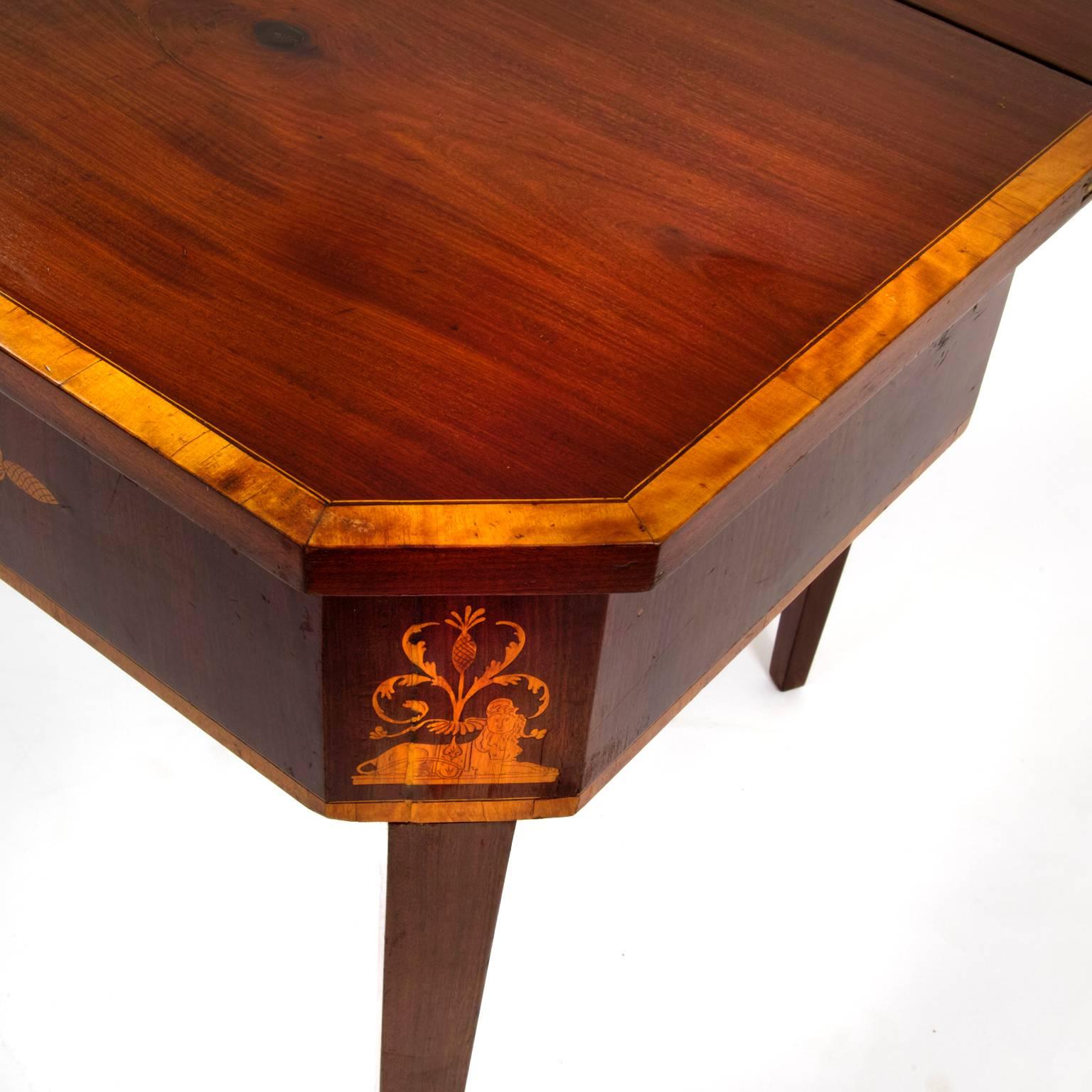 Neoclassical Game Table, 19th Century For Sale 1