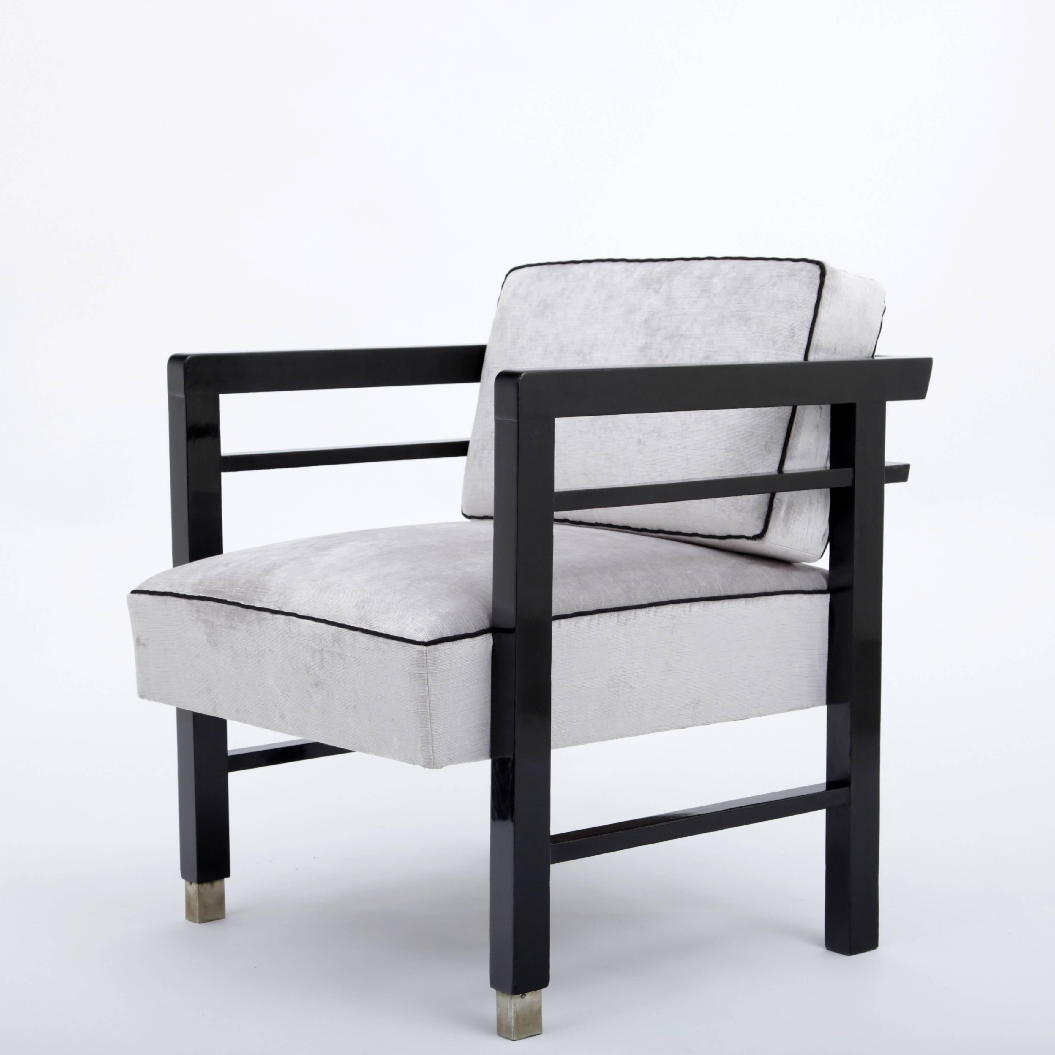 Armchair in a rectangular minimalistic shape, with ebonized frame on brass sabots. The style is derivative of De Stijl.
Plaque on the back: 