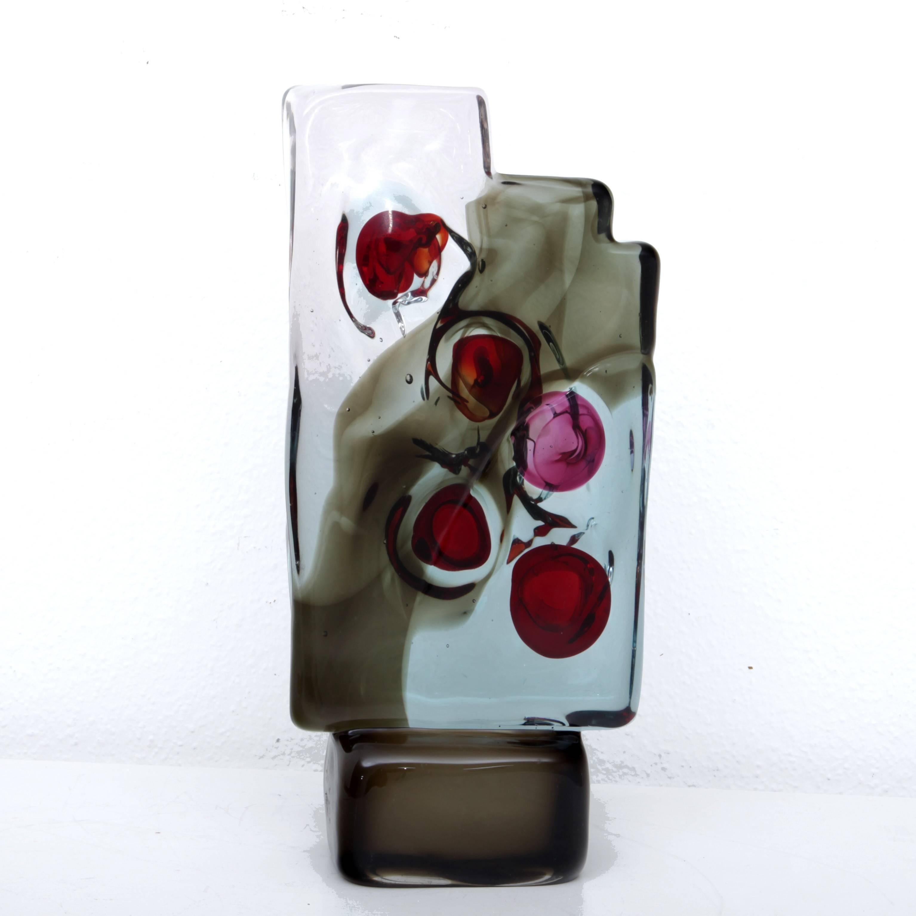 Abstract glass sculpture by the Italian designer Alfredo Barbini out of smoky glass with red inclusions. Carved signature at the bottom A. Barbini.