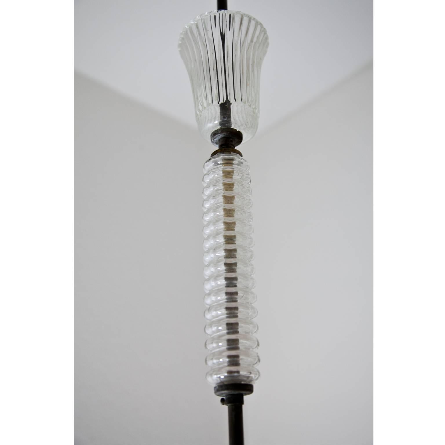 Low pendant light, attributed to Barovier e Toso, from the 1940s. The glass elements are all clear glass and show the typical structured surface.

For the electrification we assume no liability and no warranty.