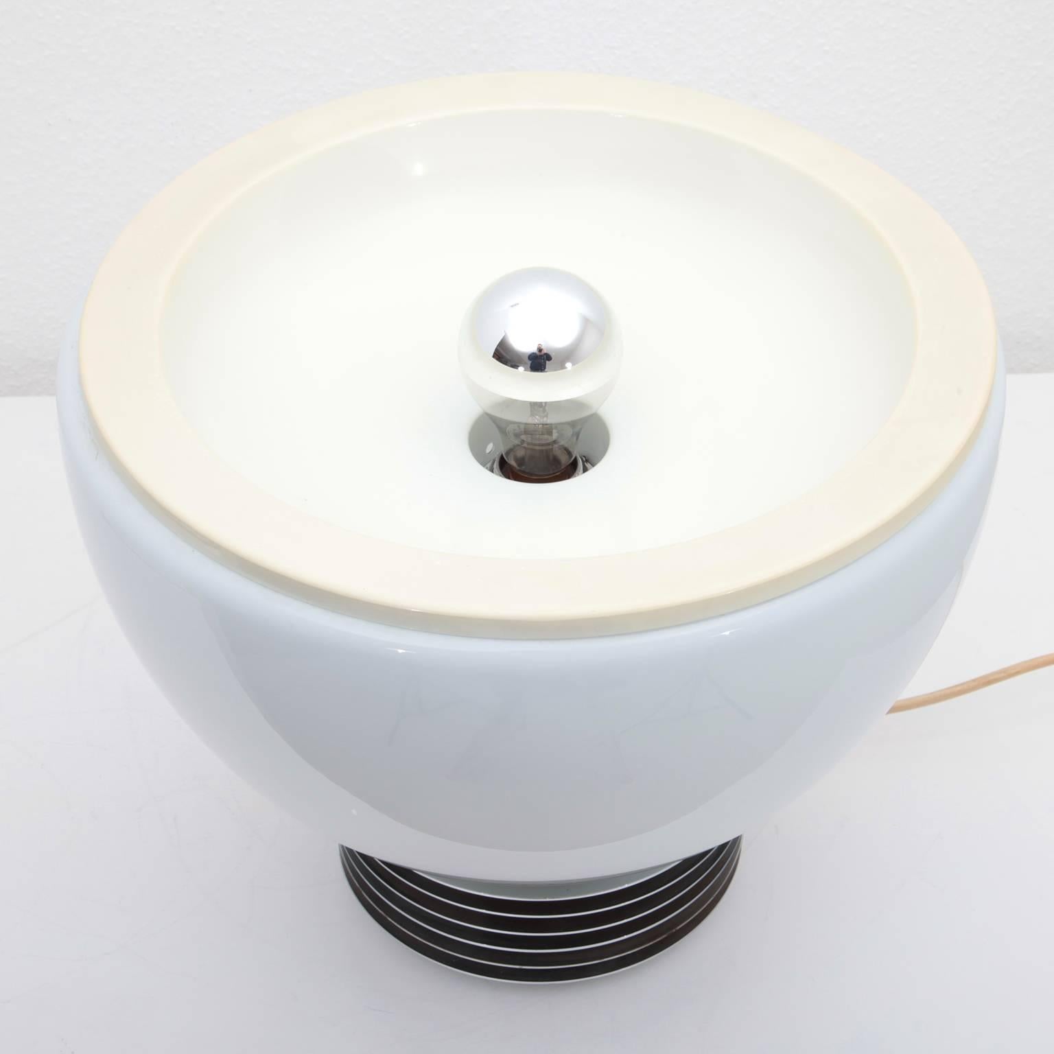 Mid-Century Modern White Table Lamp, Glass and Metal, Italy, circa 1970 For Sale