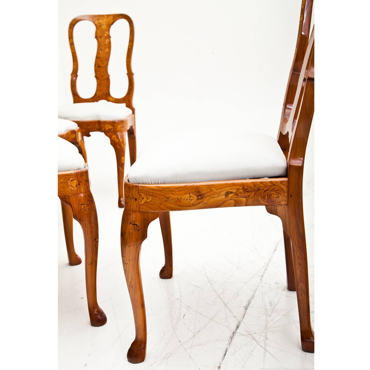 Pair of Dutch Baroque Dining Chairs, Walnut with Fruitwood inlays, 18th Century In Excellent Condition In Greding, DE