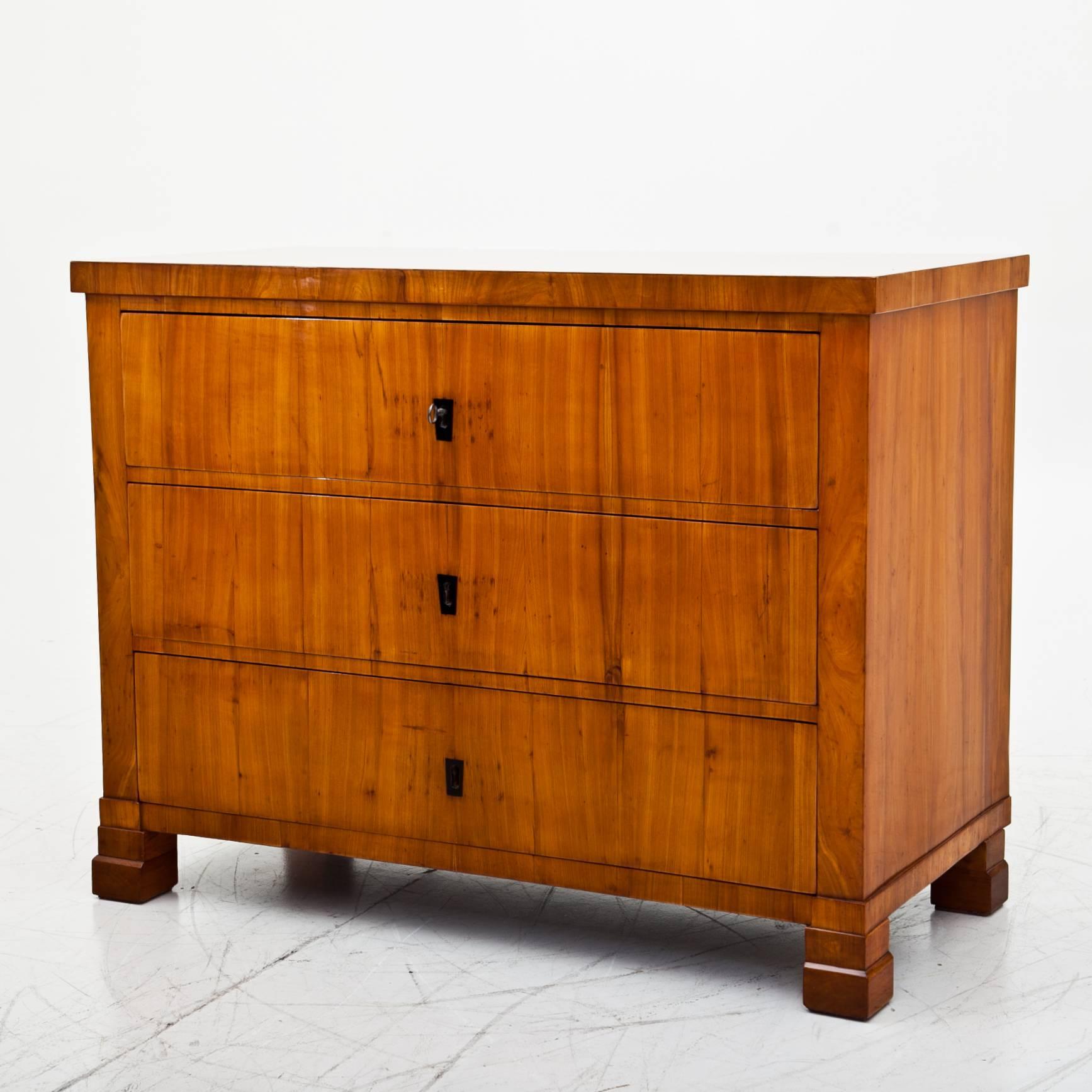 Biedermeier Chest of Drawers, 1820s In Good Condition In Greding, DE