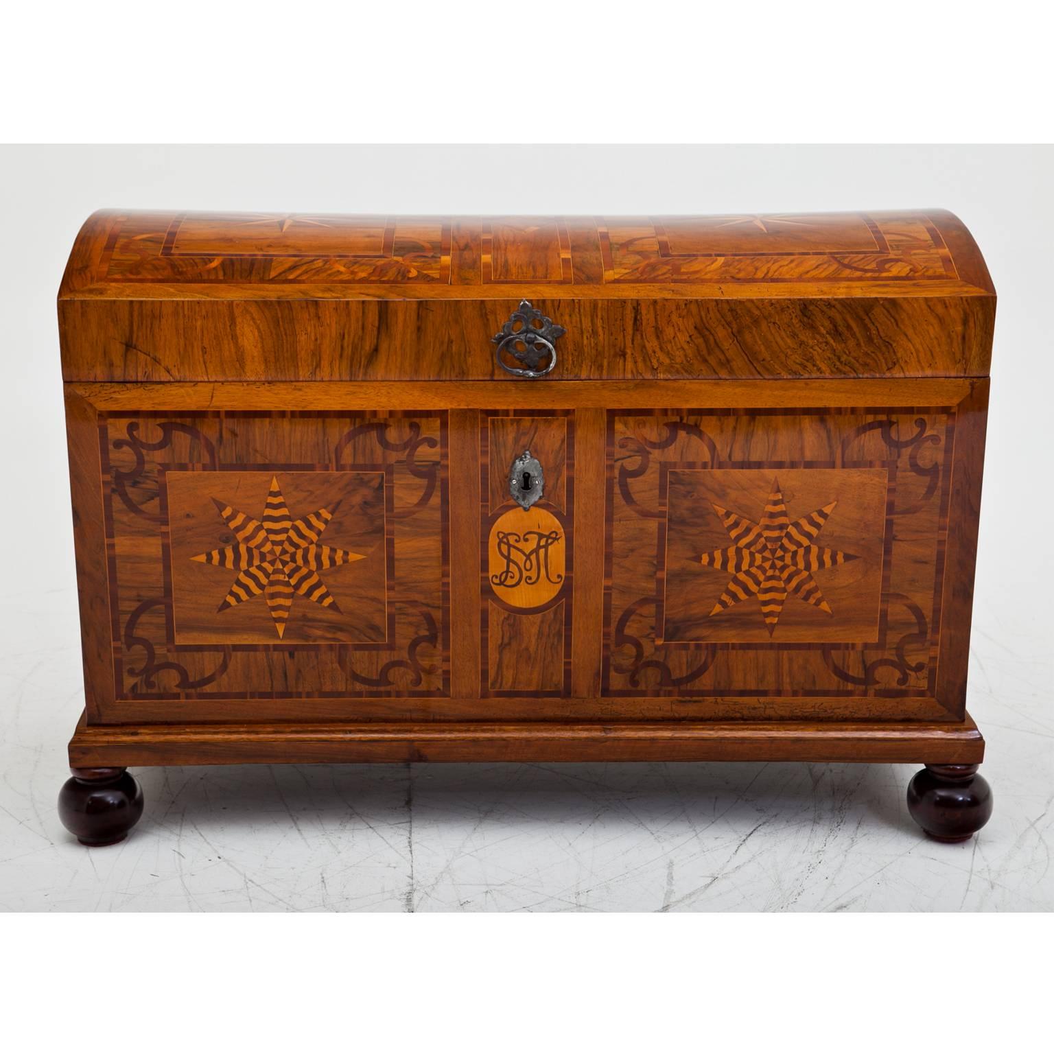 Walnut Veneered Baroque Chest, Second Half of the 18th Century In Excellent Condition In Greding, DE