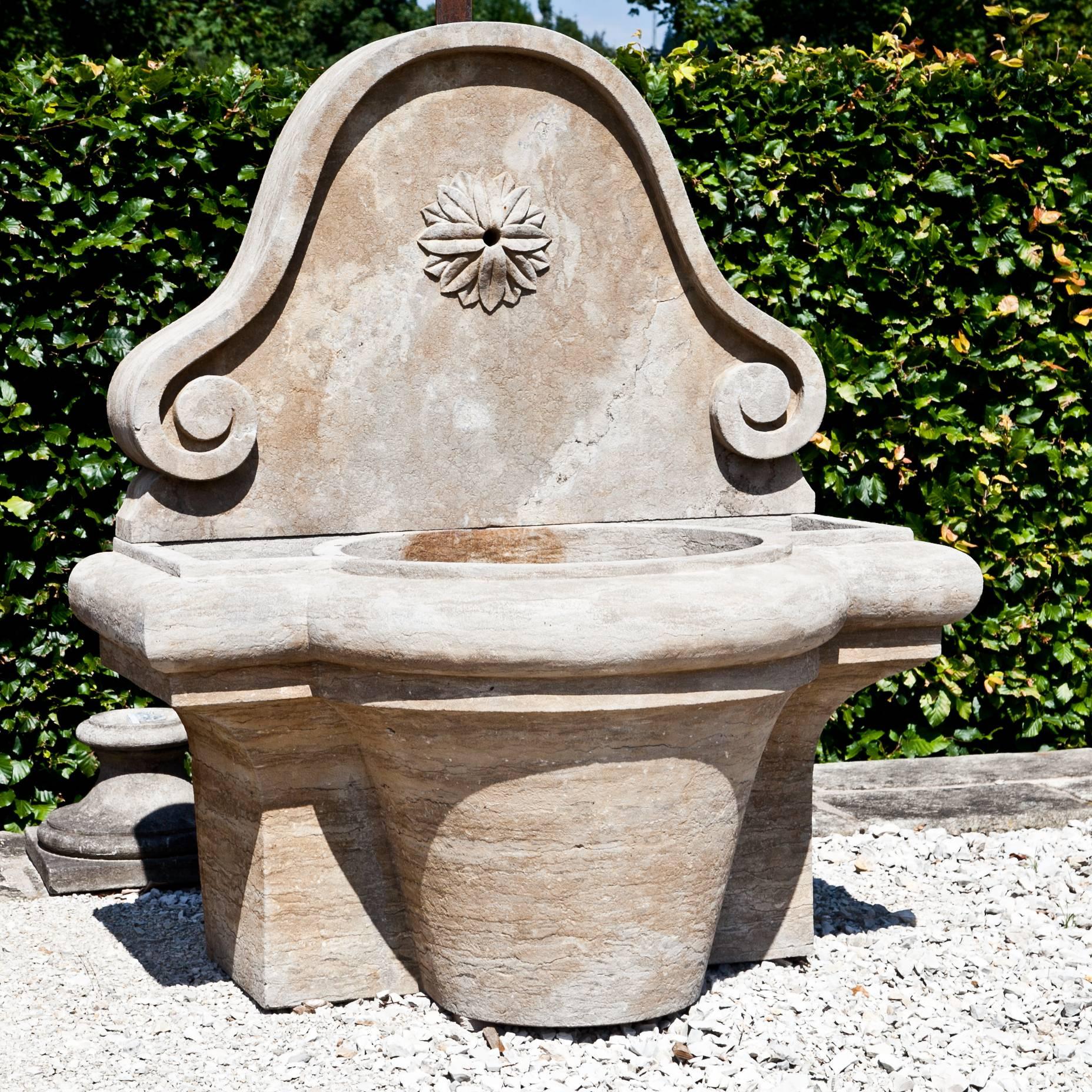 Wall Fountain in Antique Style In Excellent Condition In Greding, DE