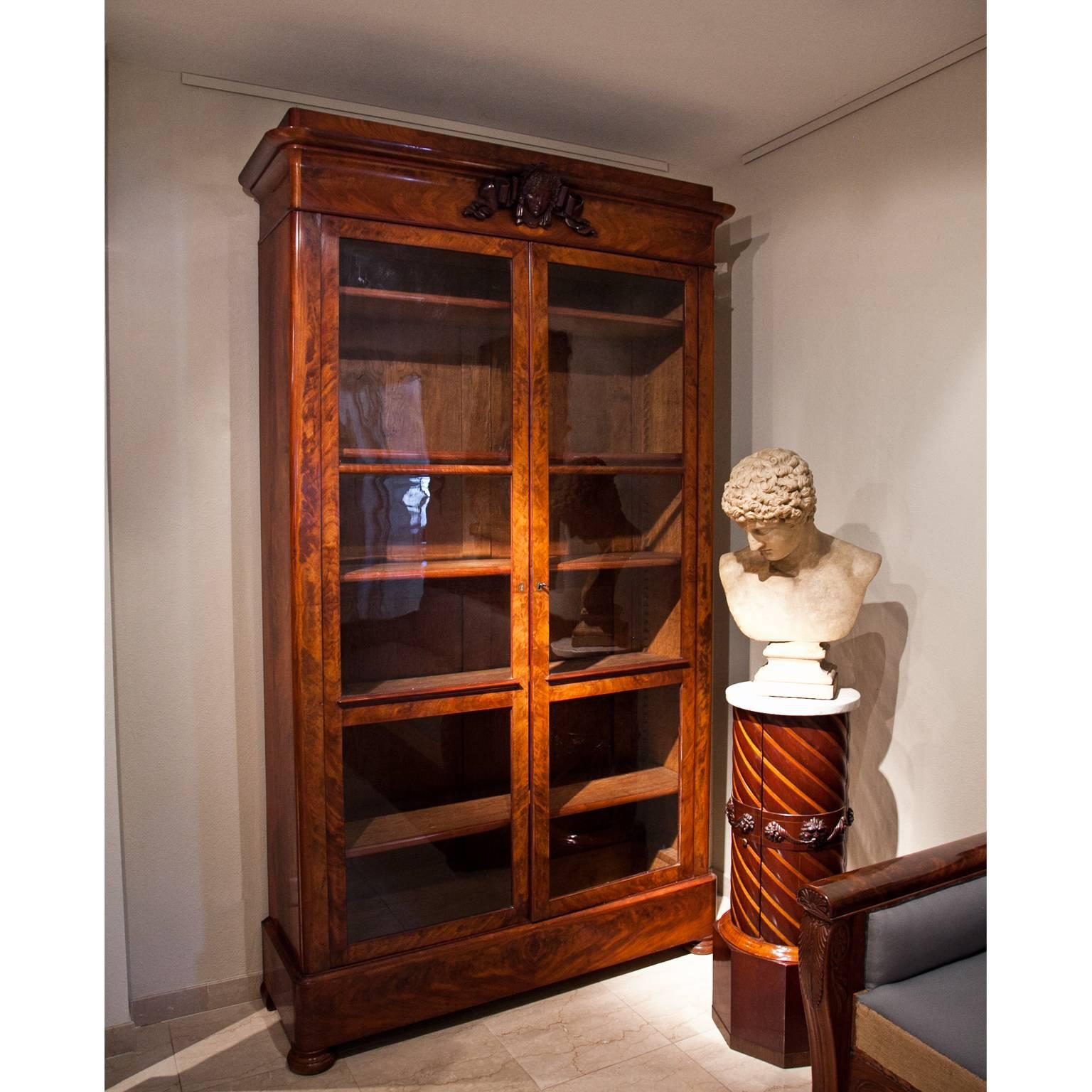 Mahagoni-Bücherregal, erste Hälfte des 19. Jahrhunderts im Zustand „Hervorragend“ im Angebot in Greding, DE
