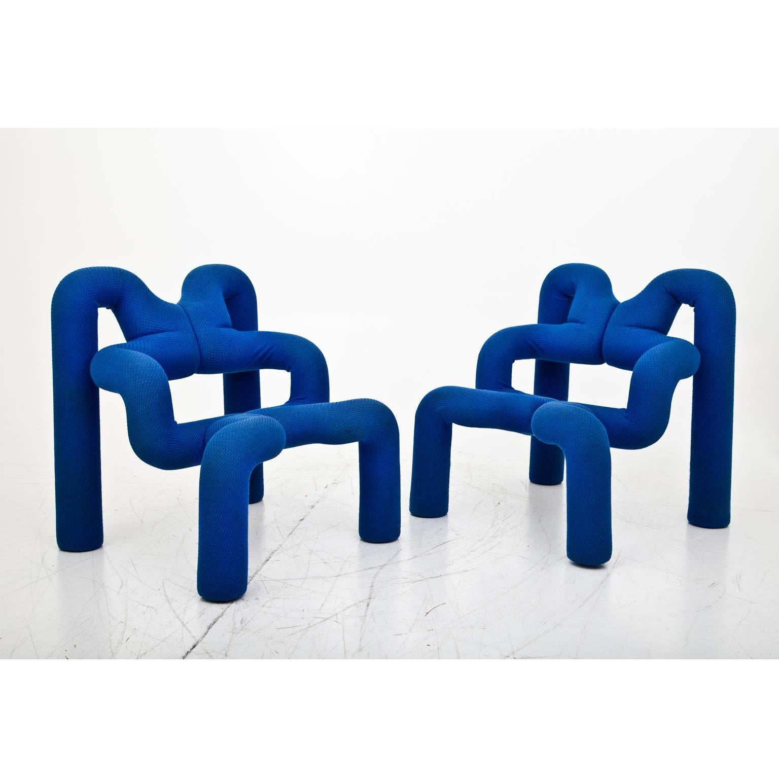 Pair of blue 'Ekstrem' lounge chairs by the Norwegian designer Terje Ekström. The model is from the year 1972, the chair was in production at Stokke Mobler since the 1980s. The fabric shows some signs of usage.