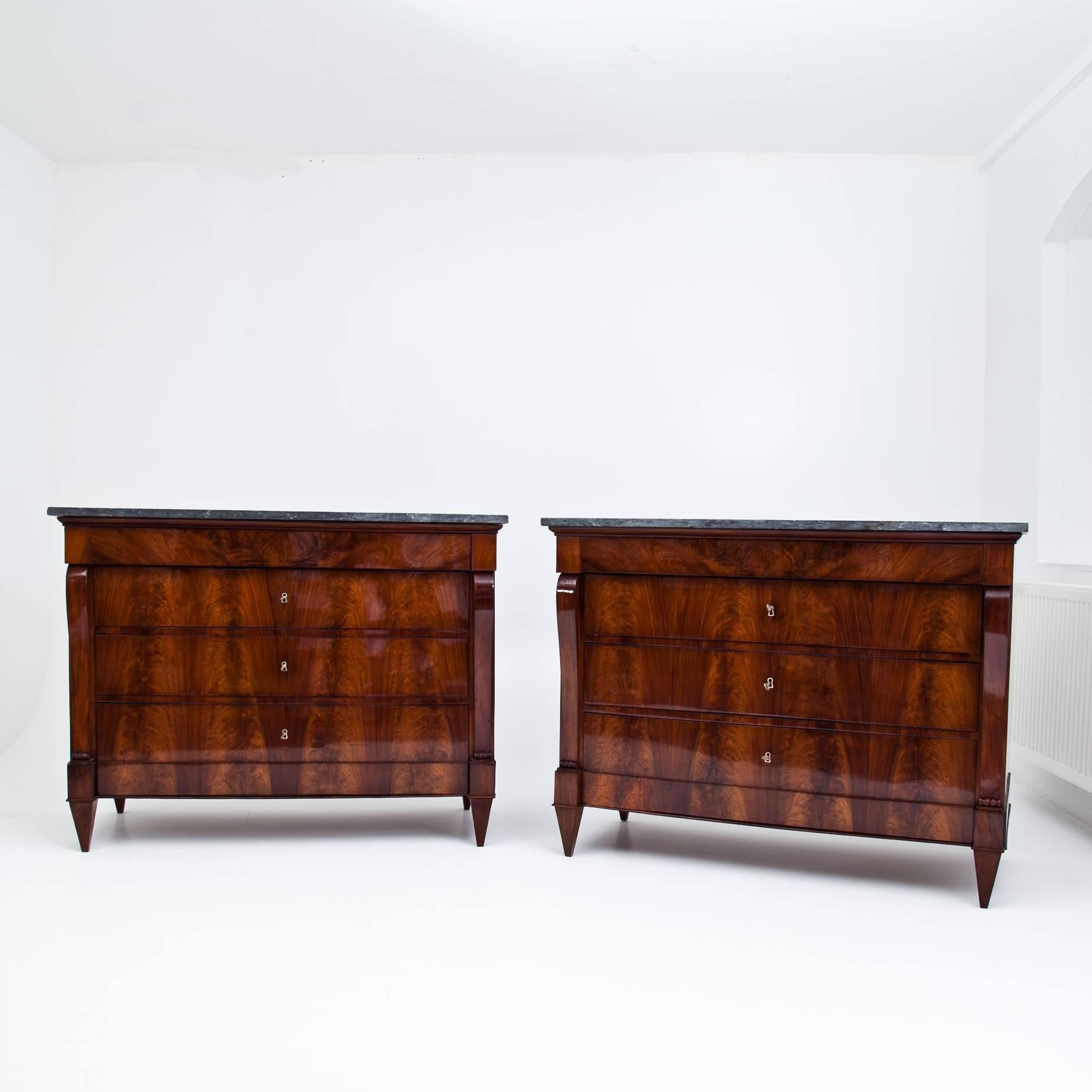 Italian Walnut Chests of Drawers, circa 1825 In Excellent Condition In Greding, DE
