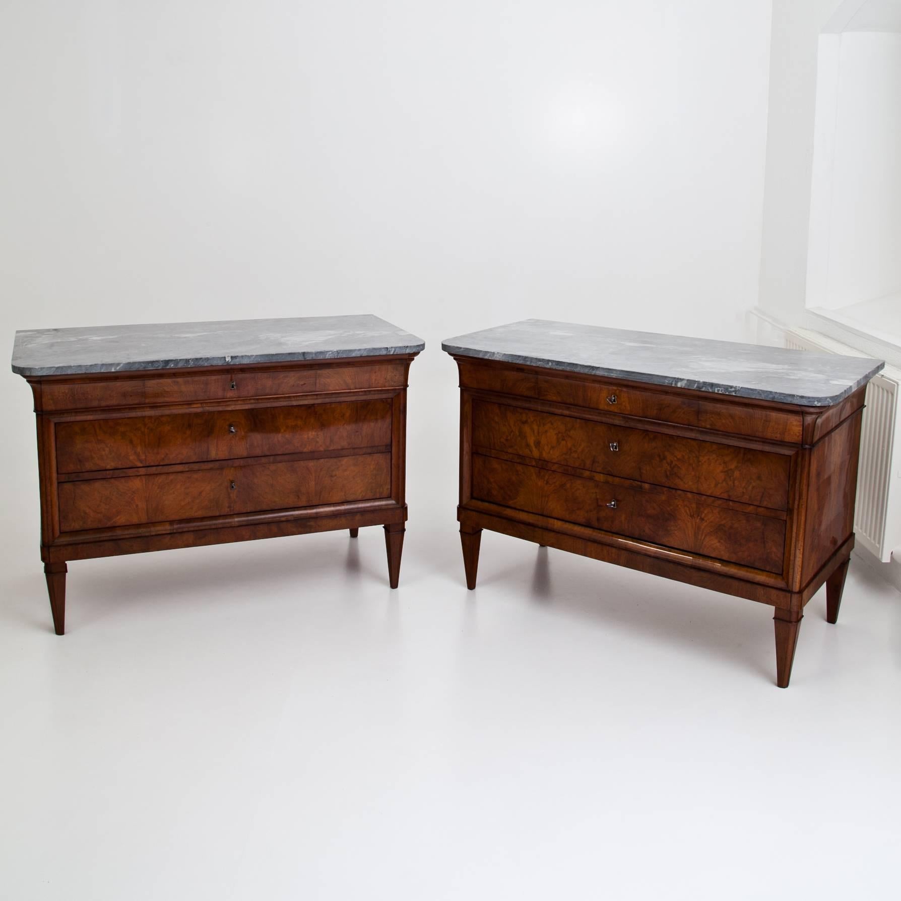 Walnut Chests of Drawers, Italy, circa 1820 In Excellent Condition In Greding, DE