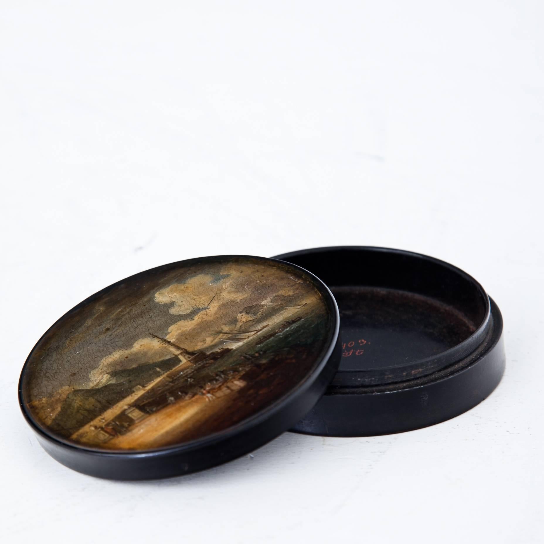 German Round Lacquer Box, Berlin, circa 1820