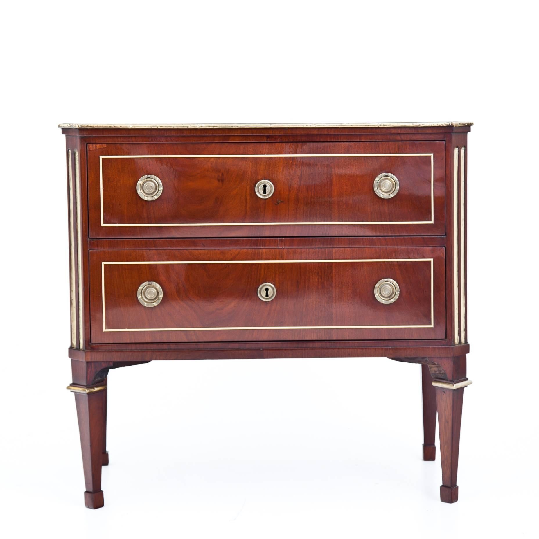 Neoclassical Mahogany Chest of Drawers, France, First Half of the 19th Century In Excellent Condition In Greding, DE