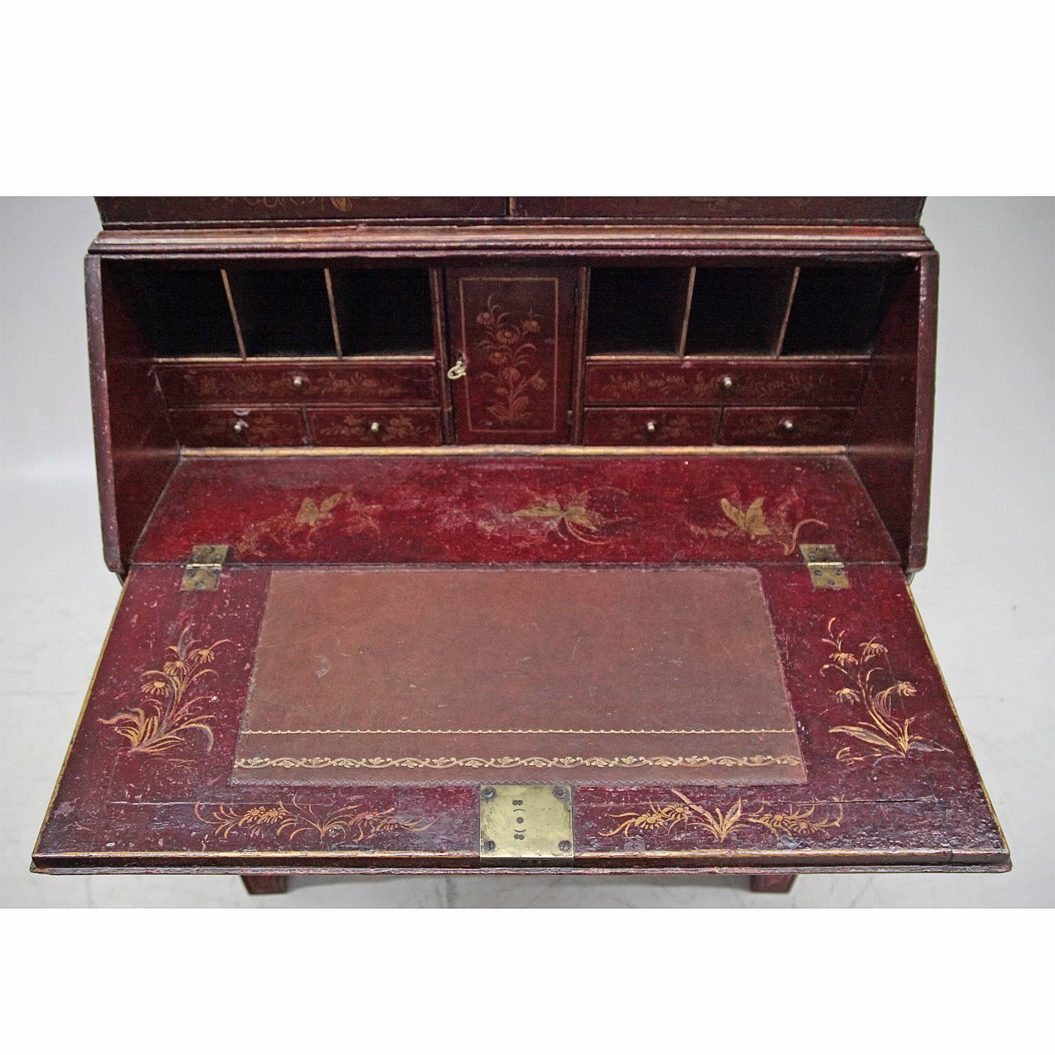 Varnished Secretary Desk with Chinoiserie Décor, England, 1730 In Excellent Condition In Greding, DE