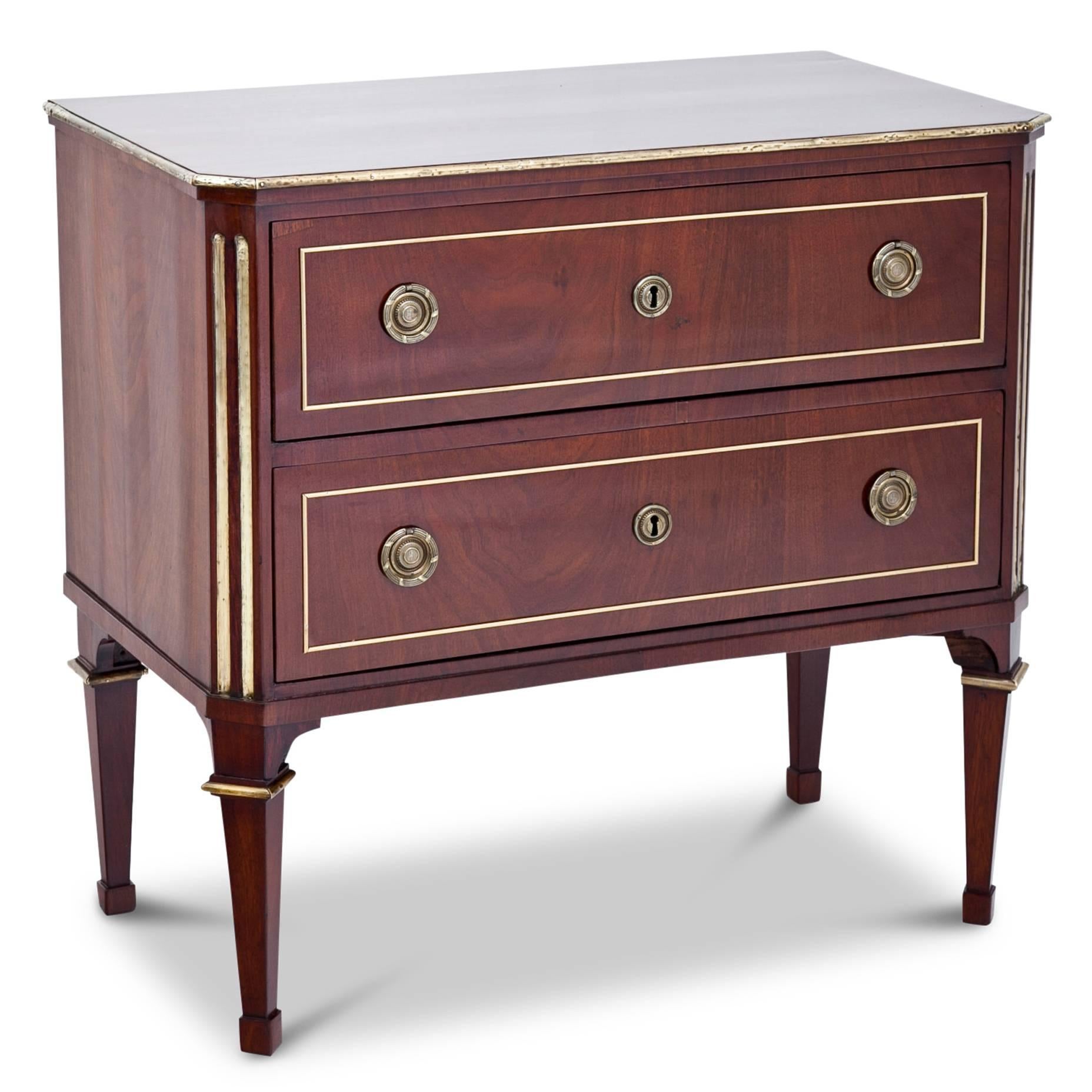 Neoclassical Mahogany Chest of Drawers, France, First Half of the 19th Century (19. Jahrhundert)
