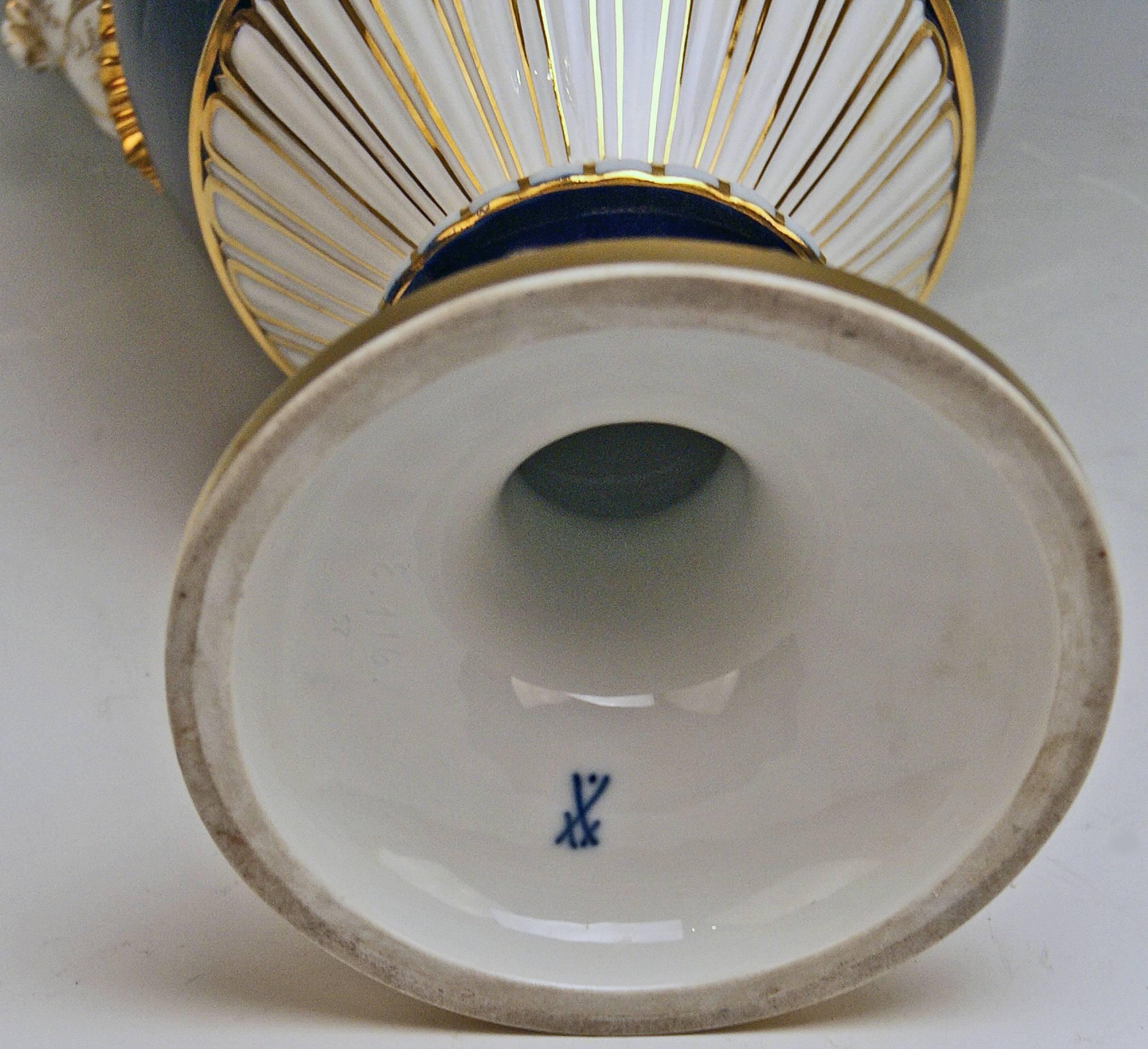 Meissen Snake Handles Vase Painted Designed by Leuteritz, circa 1924-1934 In Excellent Condition In Vienna, AT