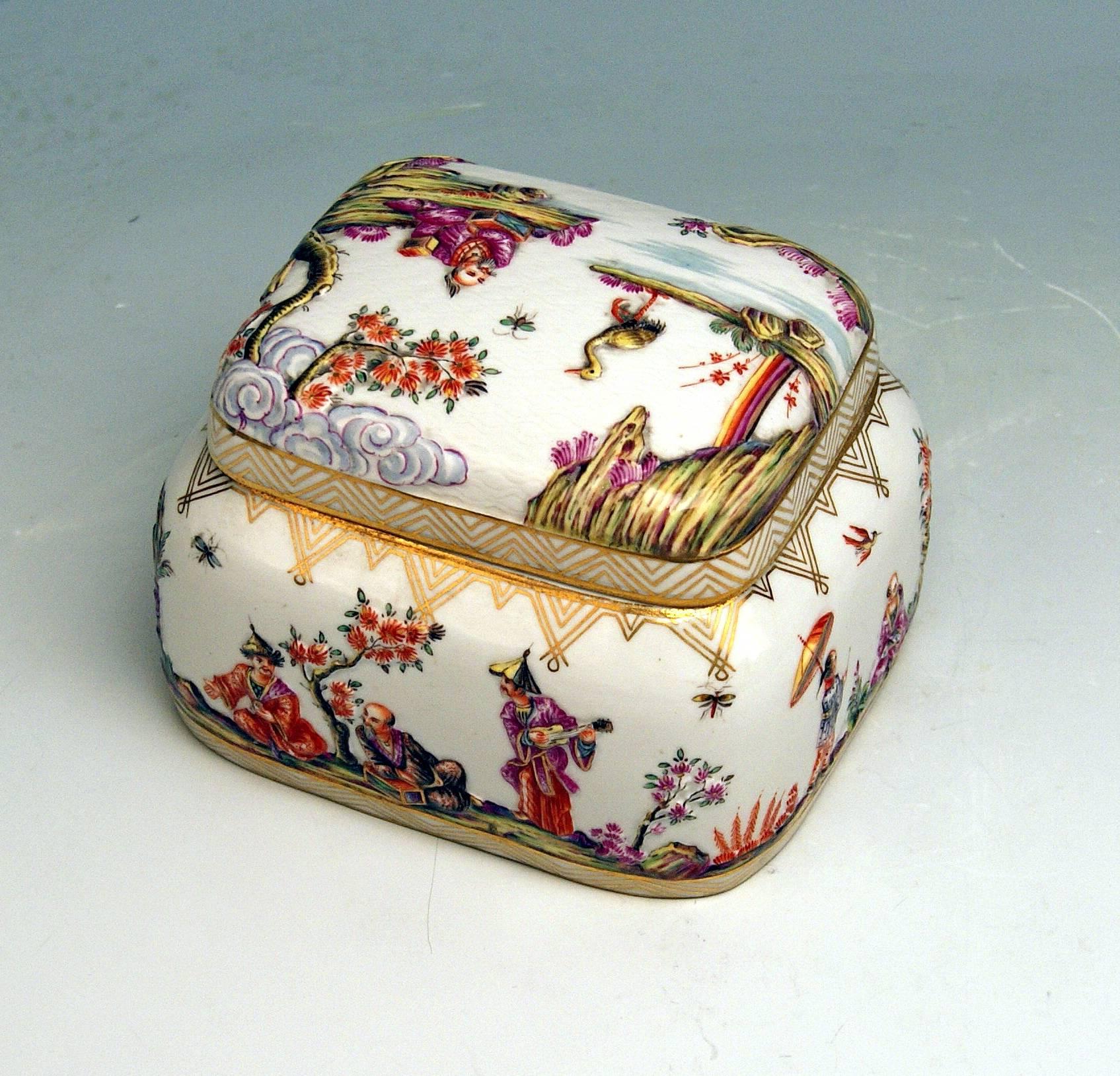 Meissen Painted Lidded Box Relief Decoration Chinoiseries Made circa 1850 In Excellent Condition In Vienna, AT