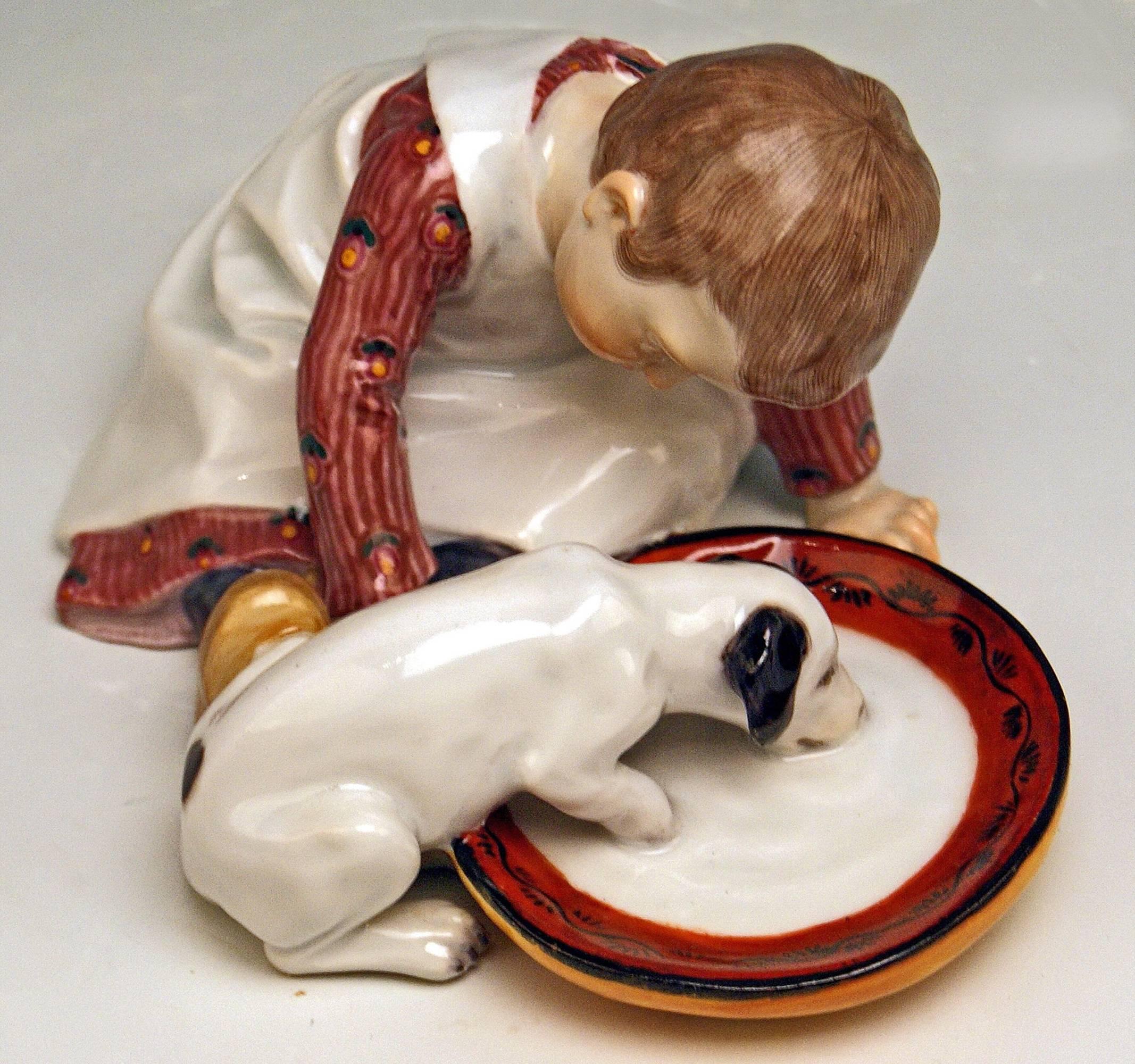 Meissen Hentschel Child Boy Figurine with Drinking Dog Model W 123, circa 1905 In Excellent Condition In Vienna, AT