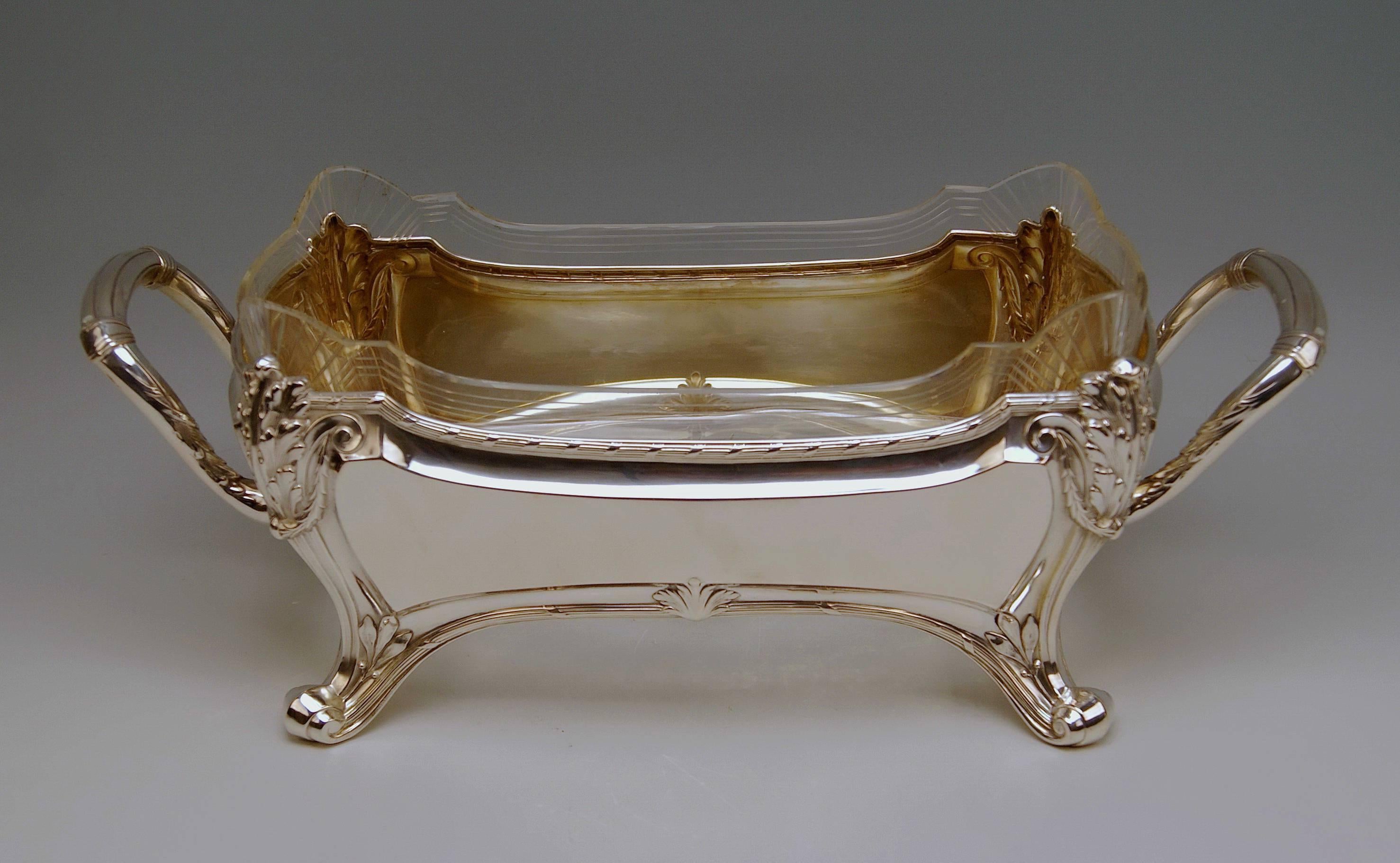 Stunning centrepiece / Fruit bowl Art Nouveau, made circa 1900.

Manufactory:
Otto Wolter / Schwaebisch Gmuend, Germany (= mark of manufactory impressed)

German Official Silver 800 Mark existing, too: Crescent with