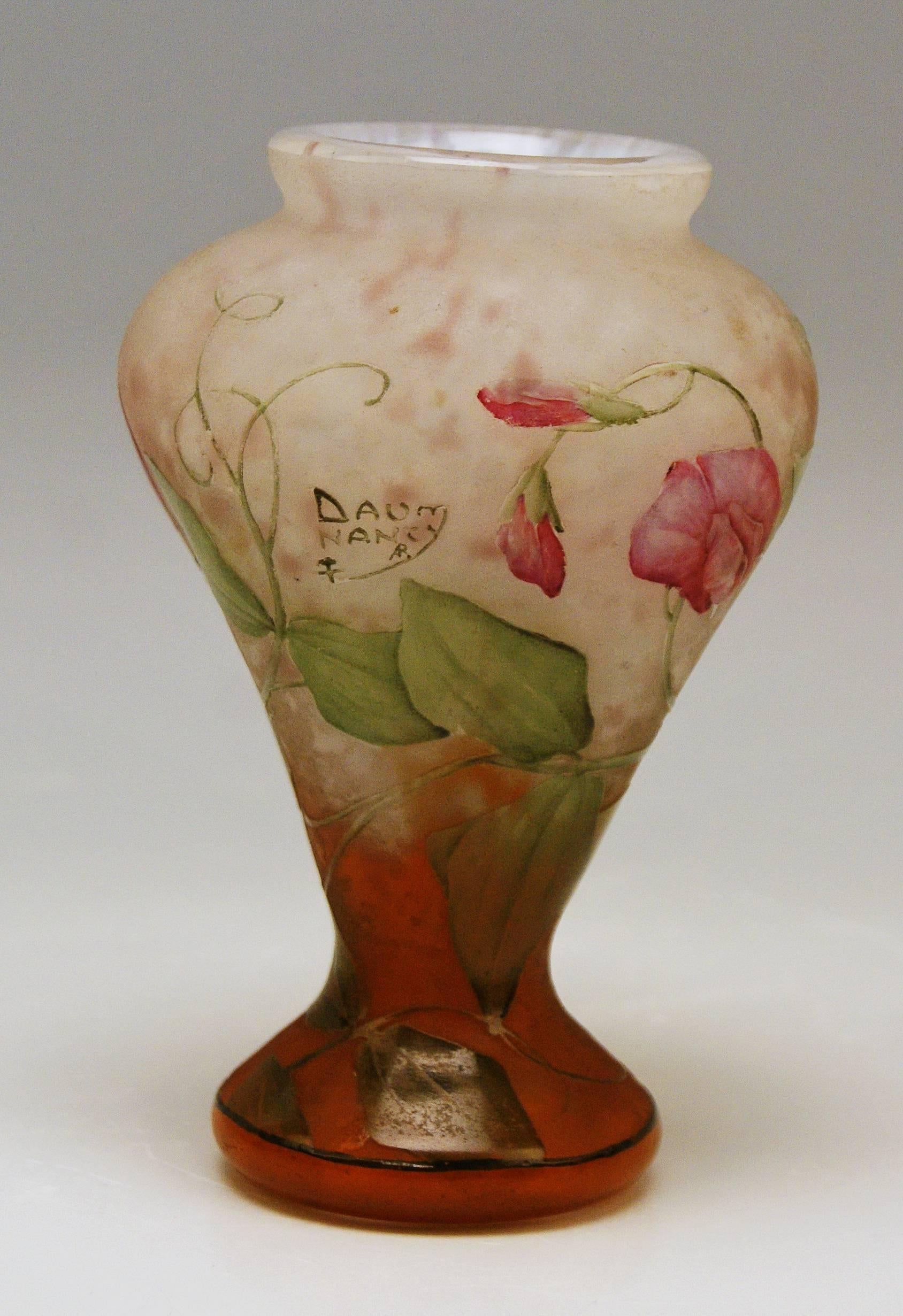 Daum Nancy Vase Art Nouveau Flowers Vetches France Lorraine In Excellent Condition In Vienna, AT