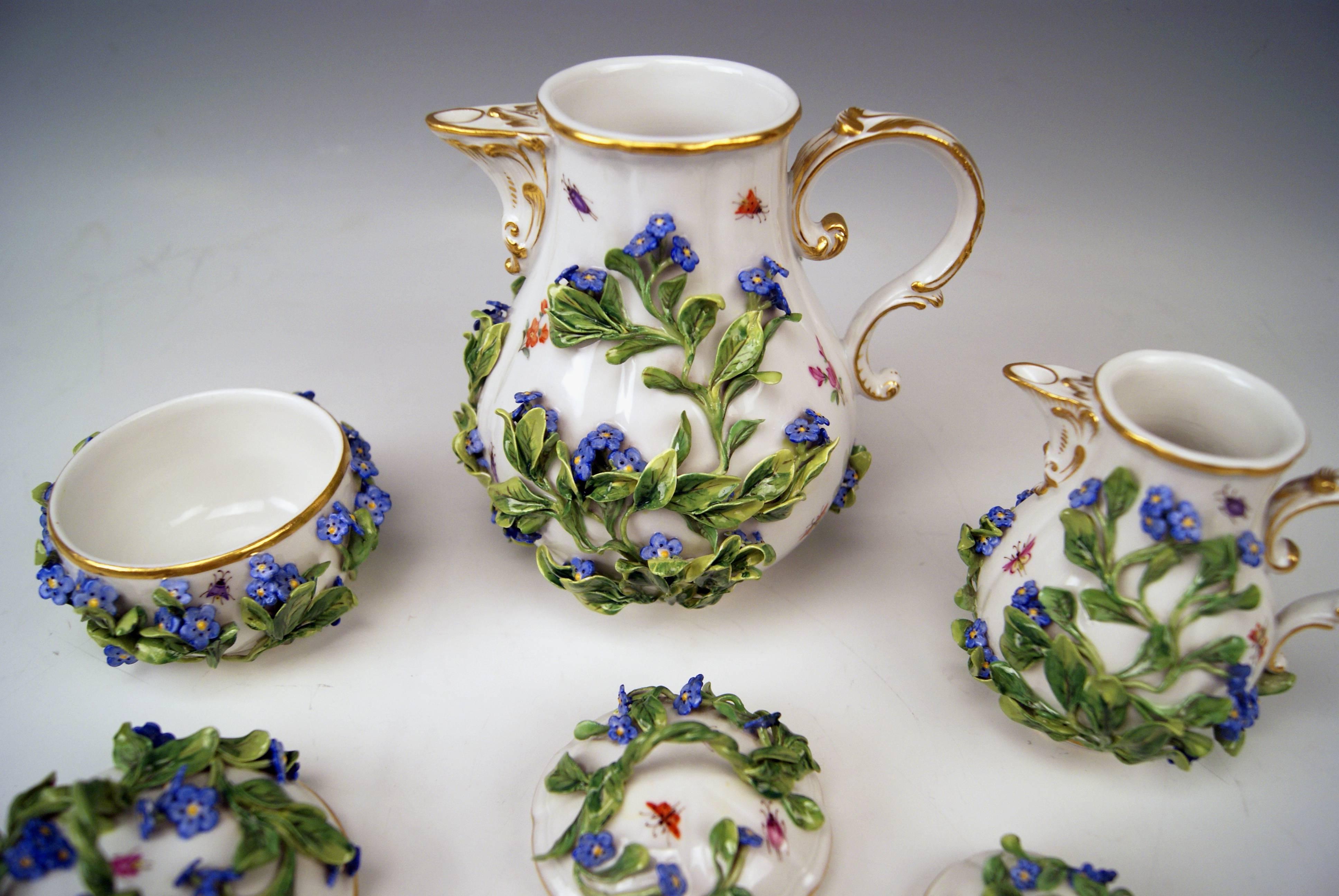 Meissen Nicest Dejeuner Mocha Set Two Persons Forget-Me-Nots Form Saxony c.1840 In Excellent Condition In Vienna, AT