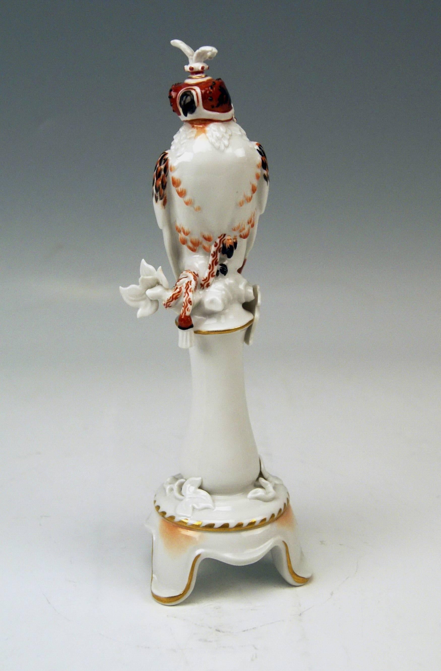 Meissen Gorgeous Animal Figurine Gyrfalcon (made 20th century)

MEASURES / DIMENSIONS:
height:  20.5 cm   ( = 8.070 inches ) 
diameter of base:  6.5 cm  ( = 2.55 inches )

Manufactory: Meissen
Hallmarked:  Blue Meissen Sword Mark 