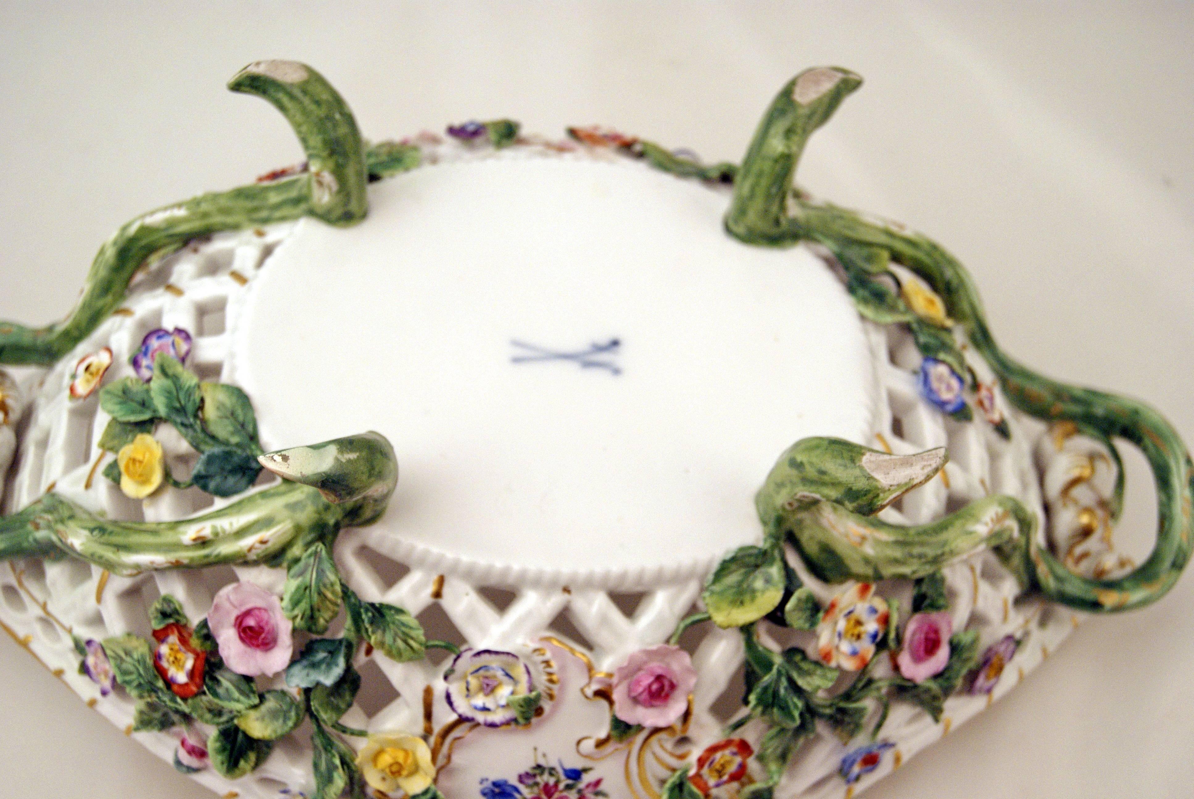 Meissen Large Oval Reticulated Basket Bowl with Flowers, circa 1850-1860 In Excellent Condition In Vienna, AT