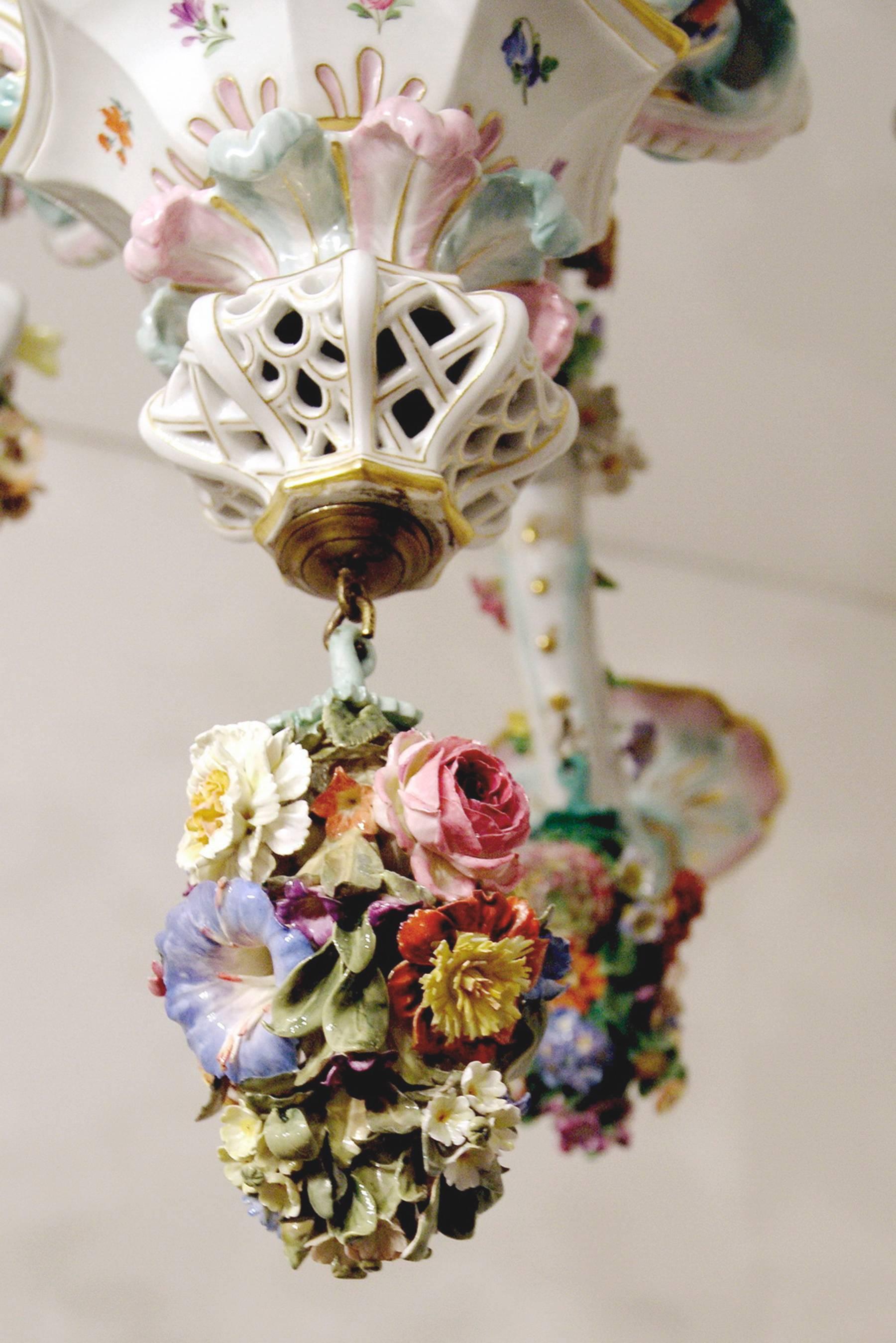 Rococo Meissen Gorgeous Chandelier Vintage Flowers and Figurines Made, circa 1850-1870