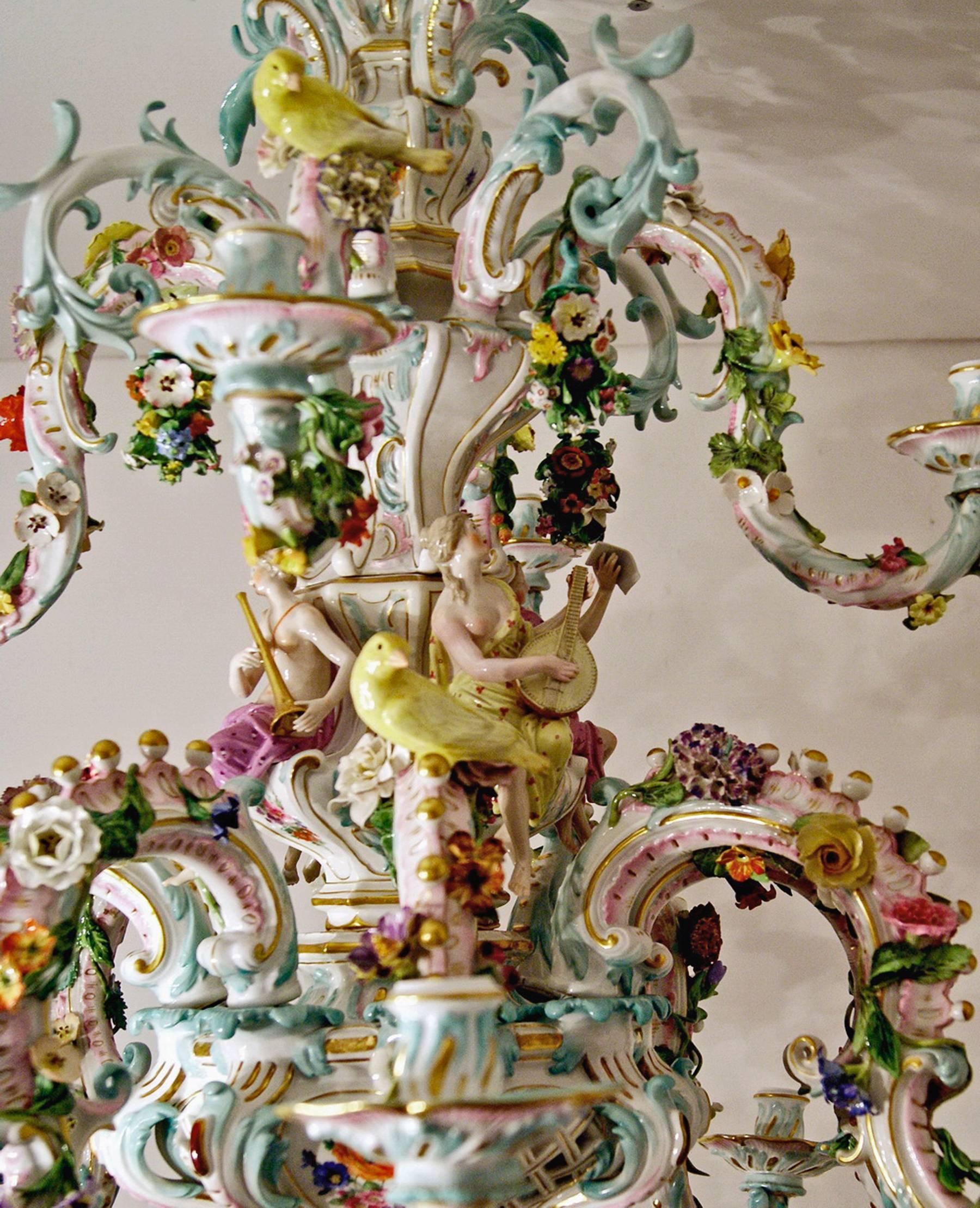 Meissen Gorgeous Chandelier Vintage Flowers and Figurines Made, circa 1850-1870 In Excellent Condition In Vienna, AT
