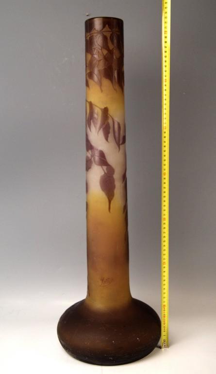 Galle Nancy Huge Art Nouveau Stalky Vase Wysteria, ca 1904, Height:29.33 inches For Sale 2