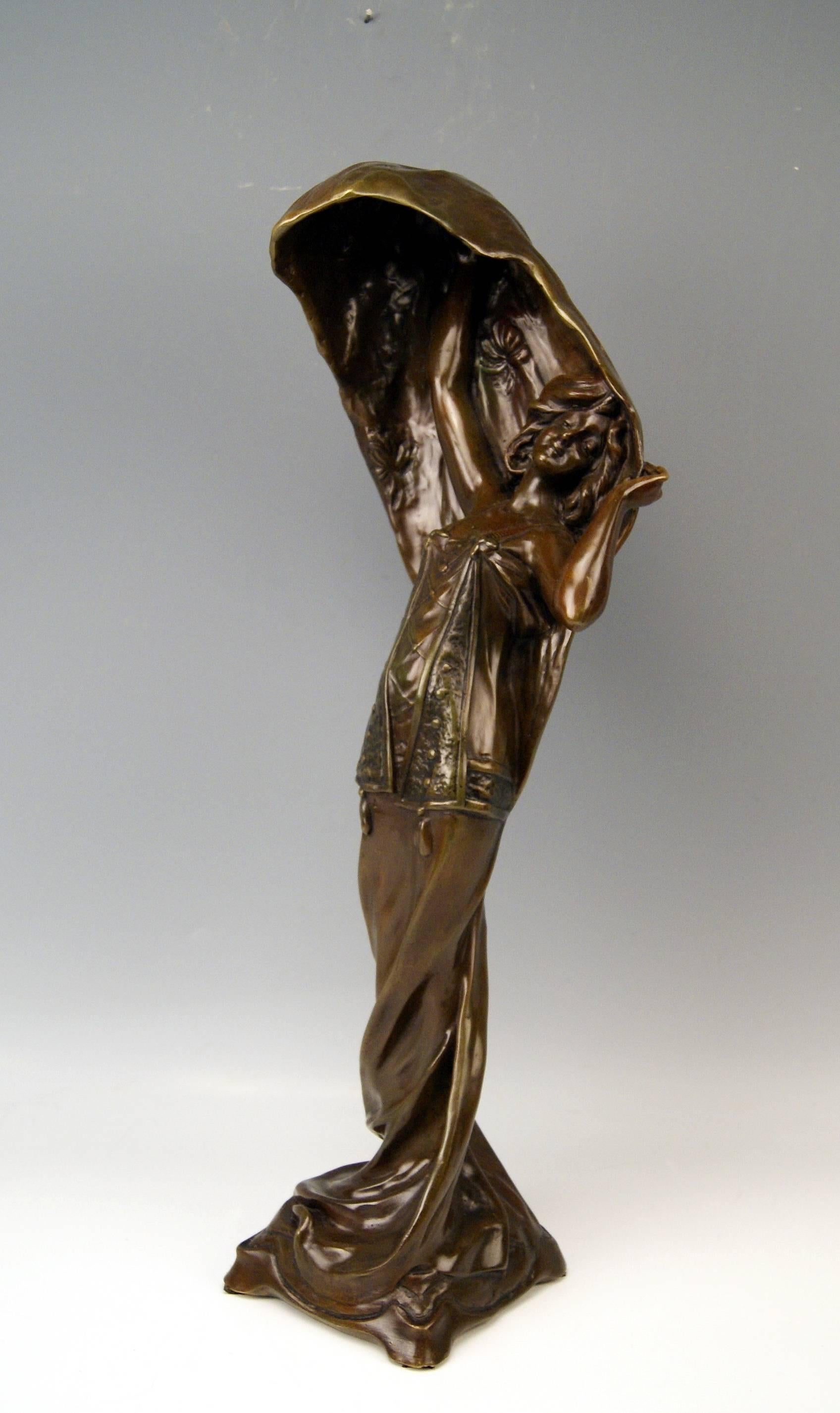 Art Nouveau Italian Bronze Nicest Female Tall Figurine G. Bessi, Signed, c.1910 In Excellent Condition In Vienna, AT