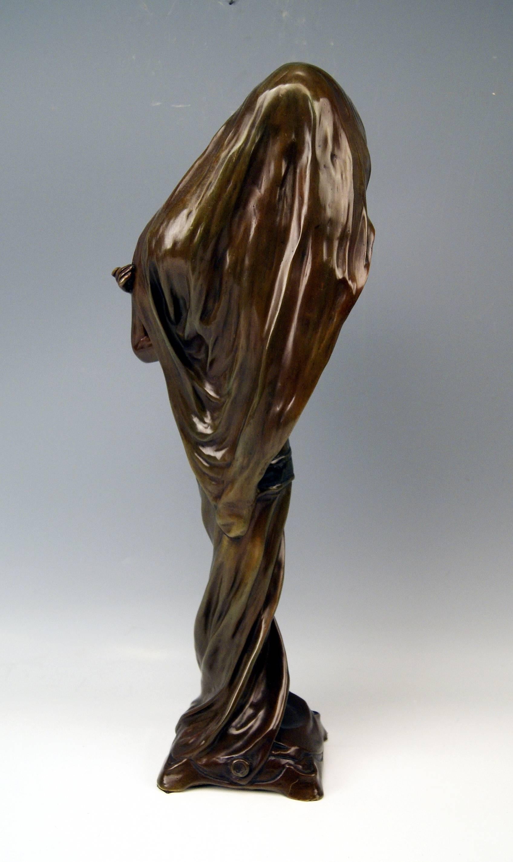 Early 20th Century Art Nouveau Italian Bronze Nicest Female Tall Figurine G. Bessi, Signed, c.1910