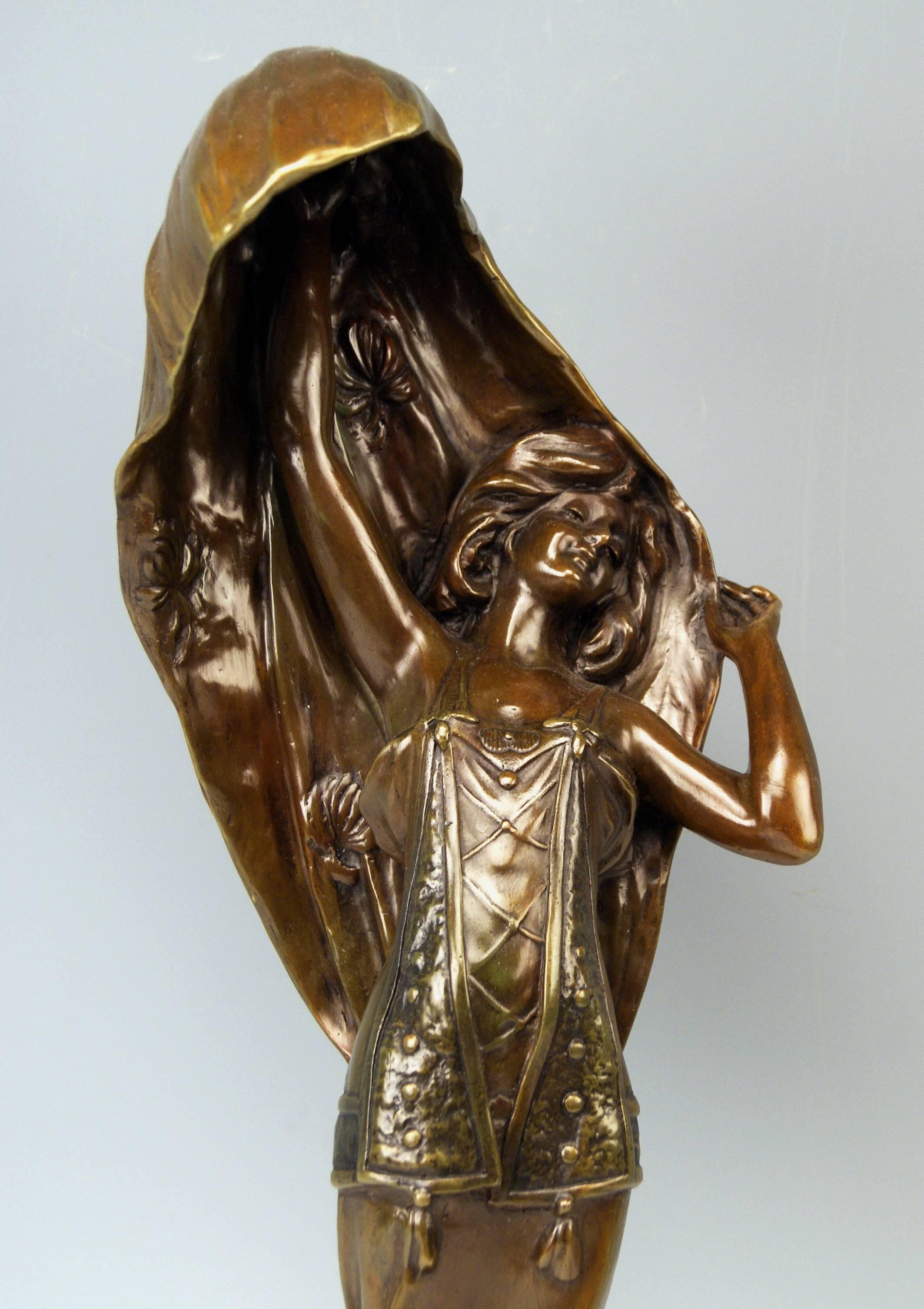 Art Nouveau Italian Bronze Nicest Female Tall Figurine G. Bessi, Signed, c.1910 1