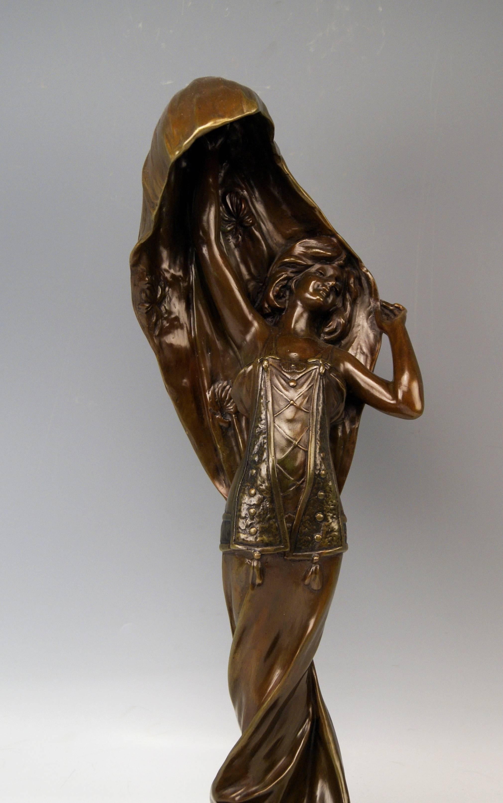 Art Nouveau Italian Bronze Nicest Female Tall Figurine G. Bessi, Signed, c.1910 2